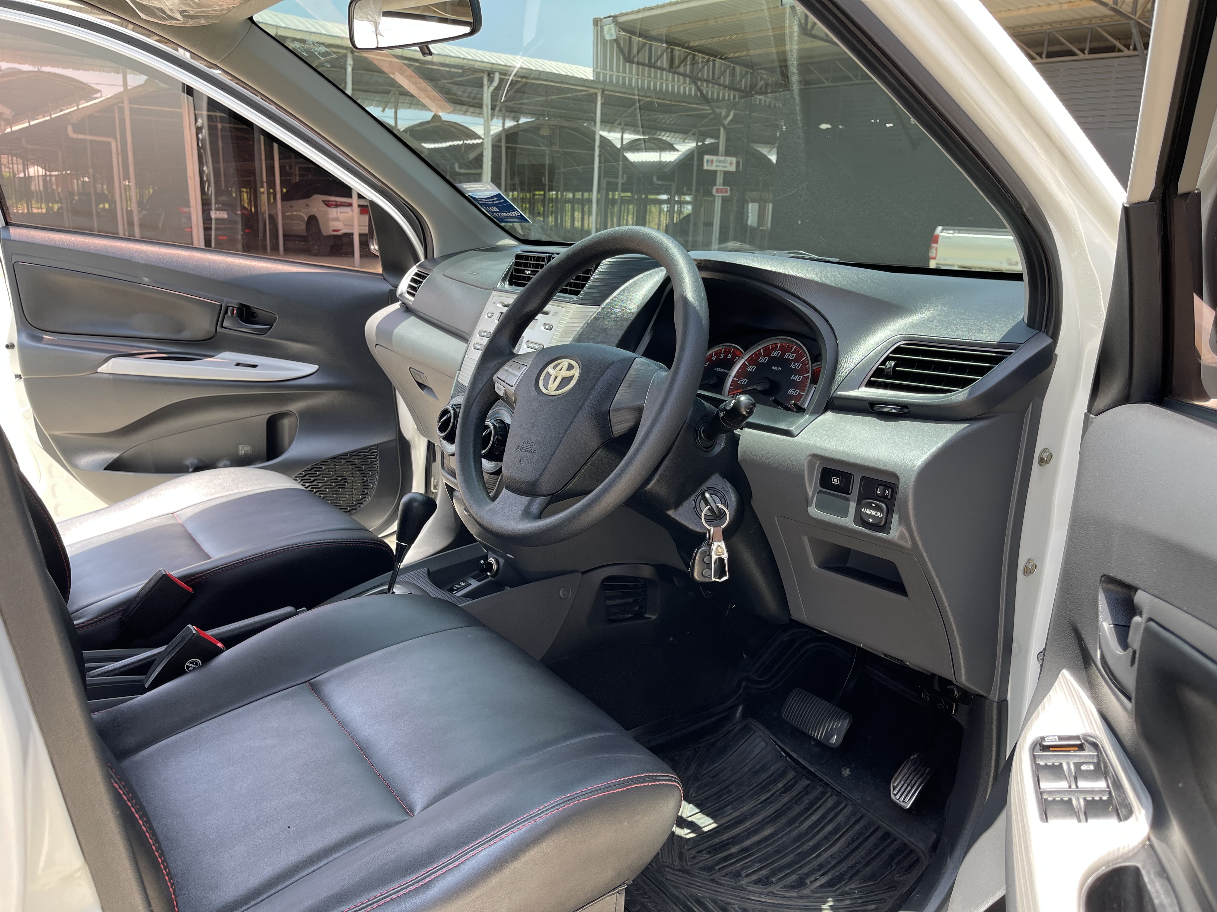 Toyota Avanza 1.5 S At 2013 ขาว