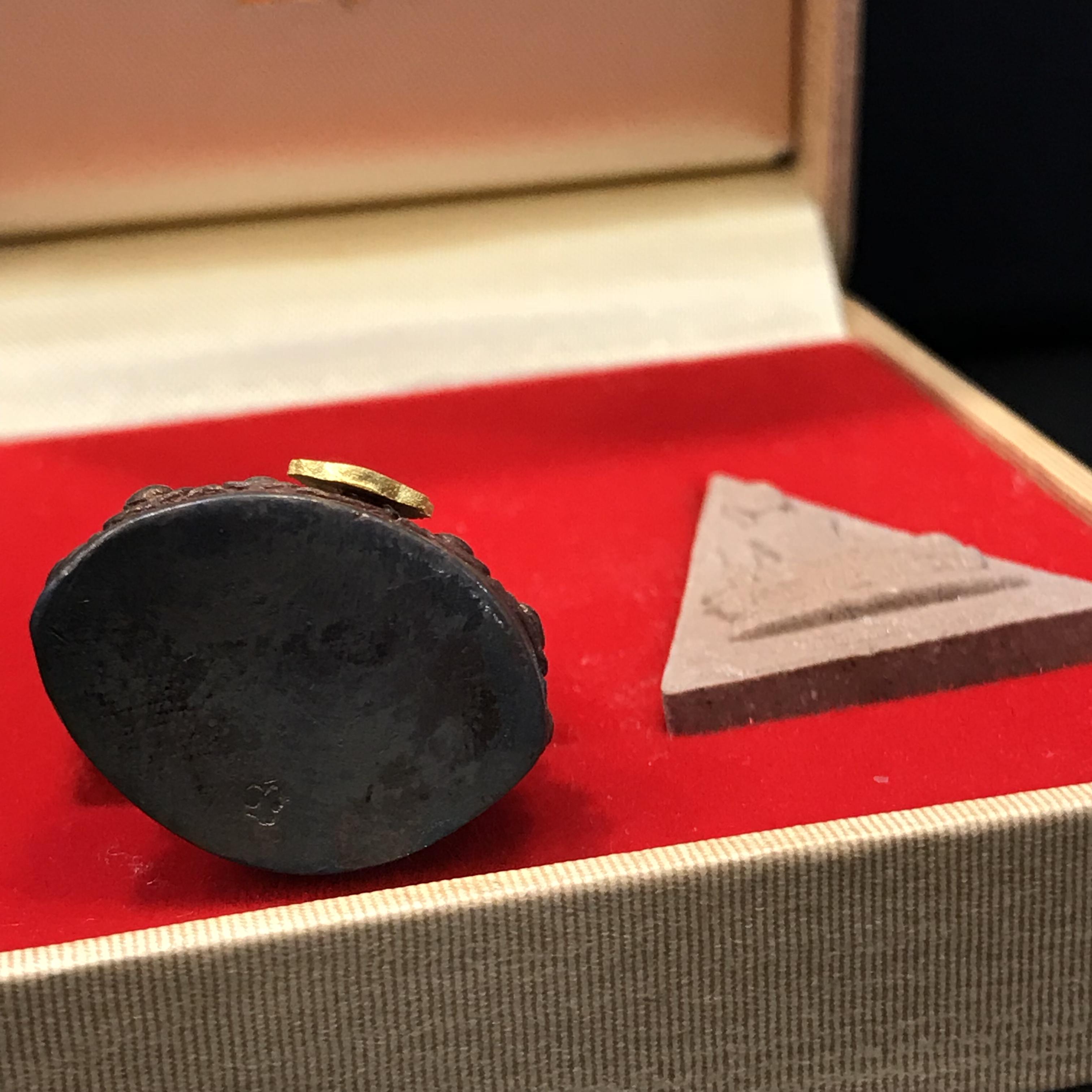 พระกริ่งเจริญโภคทรัพย์ พระพิมพ์จิตรลดา ที่ระลึกโครงการหลวง ปี2539(ชุดกรรมการหายาก)(1ใน1999ชุด)