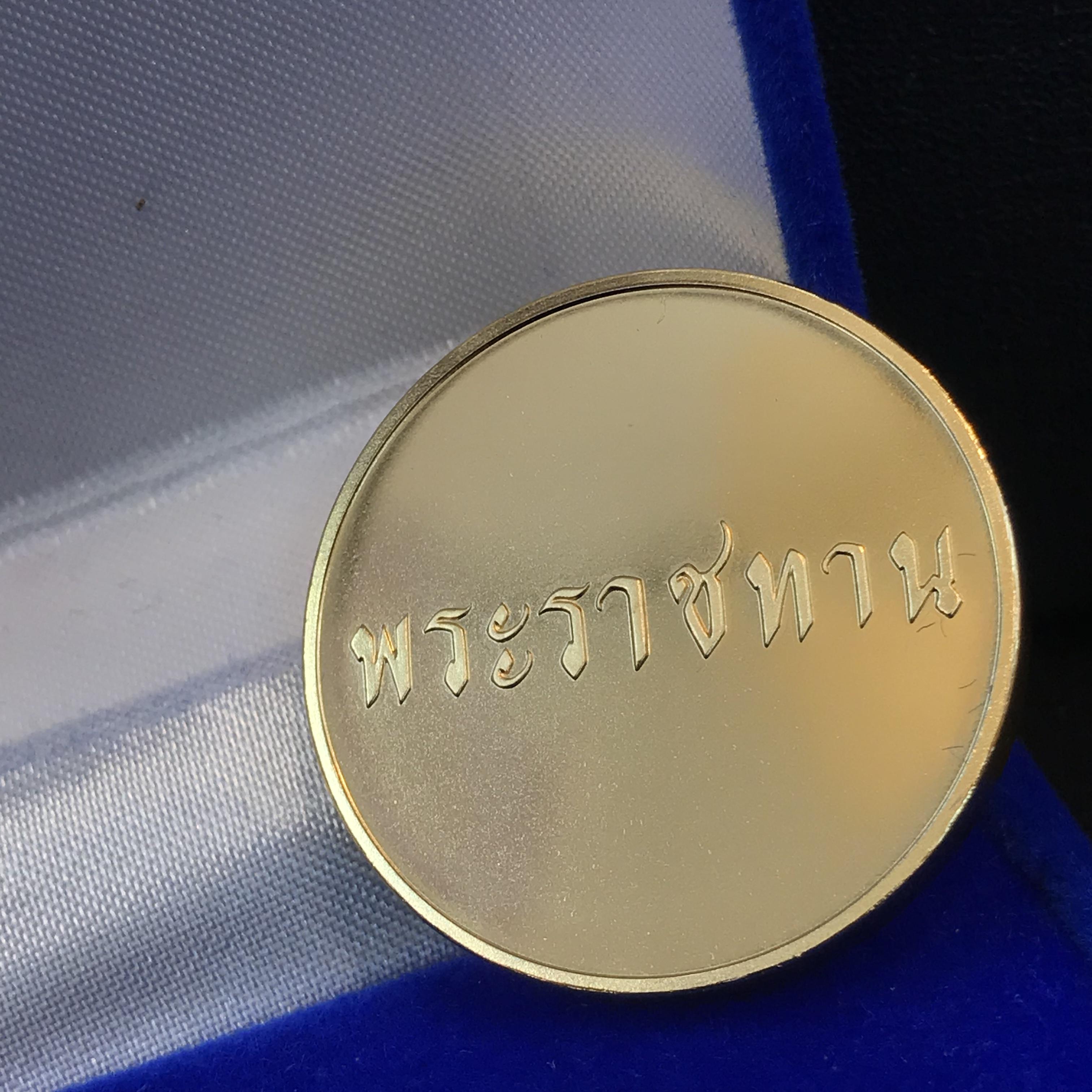 เหรียญสองพระองค์ในหลวง-พระราชินี พระราชทาน สภาพสวยกล่องบรรจุเดิม