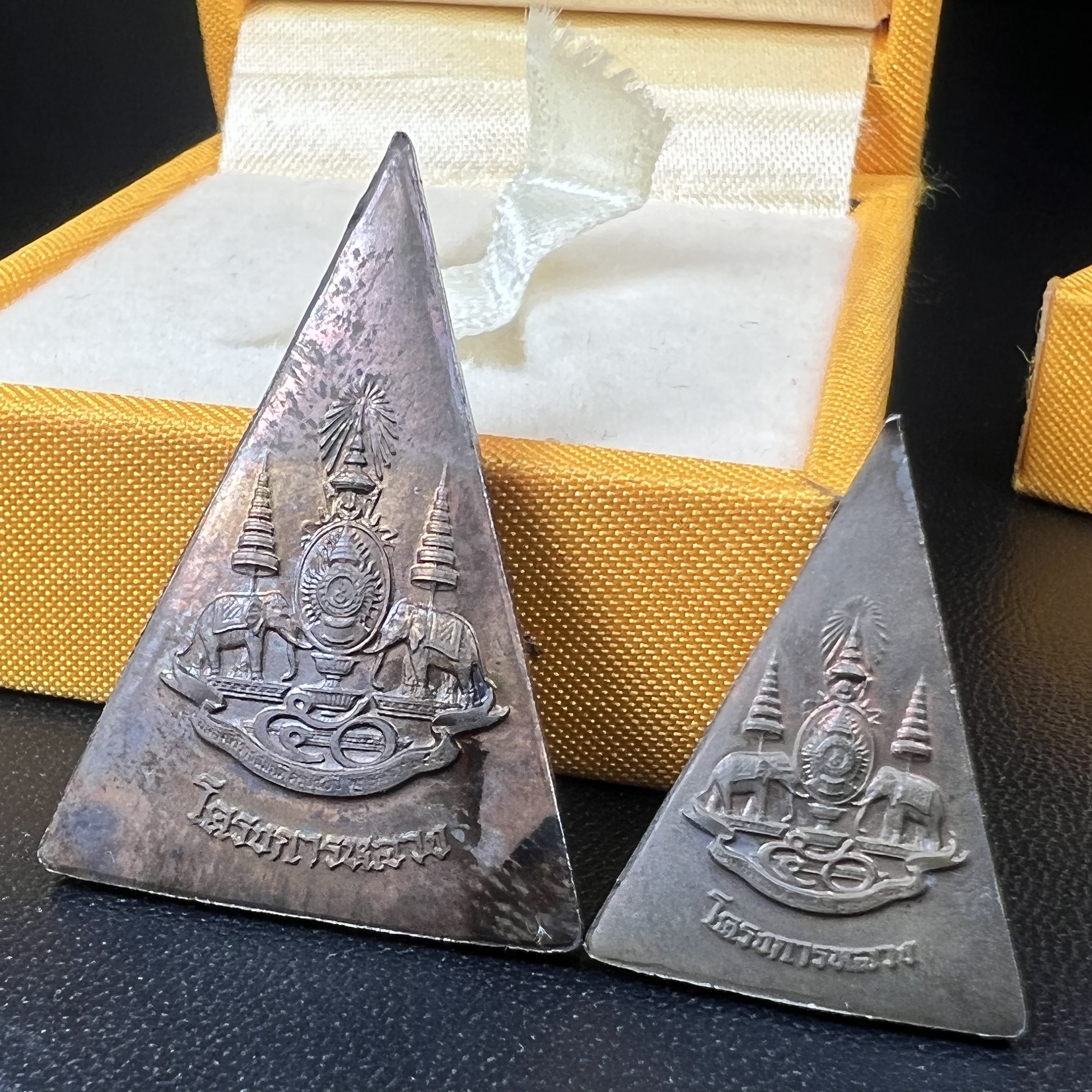 พระพุทธนวราชบพิตร พระพิมพ์จิตรลดา โครงการหลวง ปี2539 (พิมพ์ใหญ่+พิมพ์เล็ก) เนื้อนวโลหะ พร้อมกล่องบรรจุเดิม พิธีใหญ่ ปลุกเสกวัดพระแก้ว(1ชุด 2 องค์)