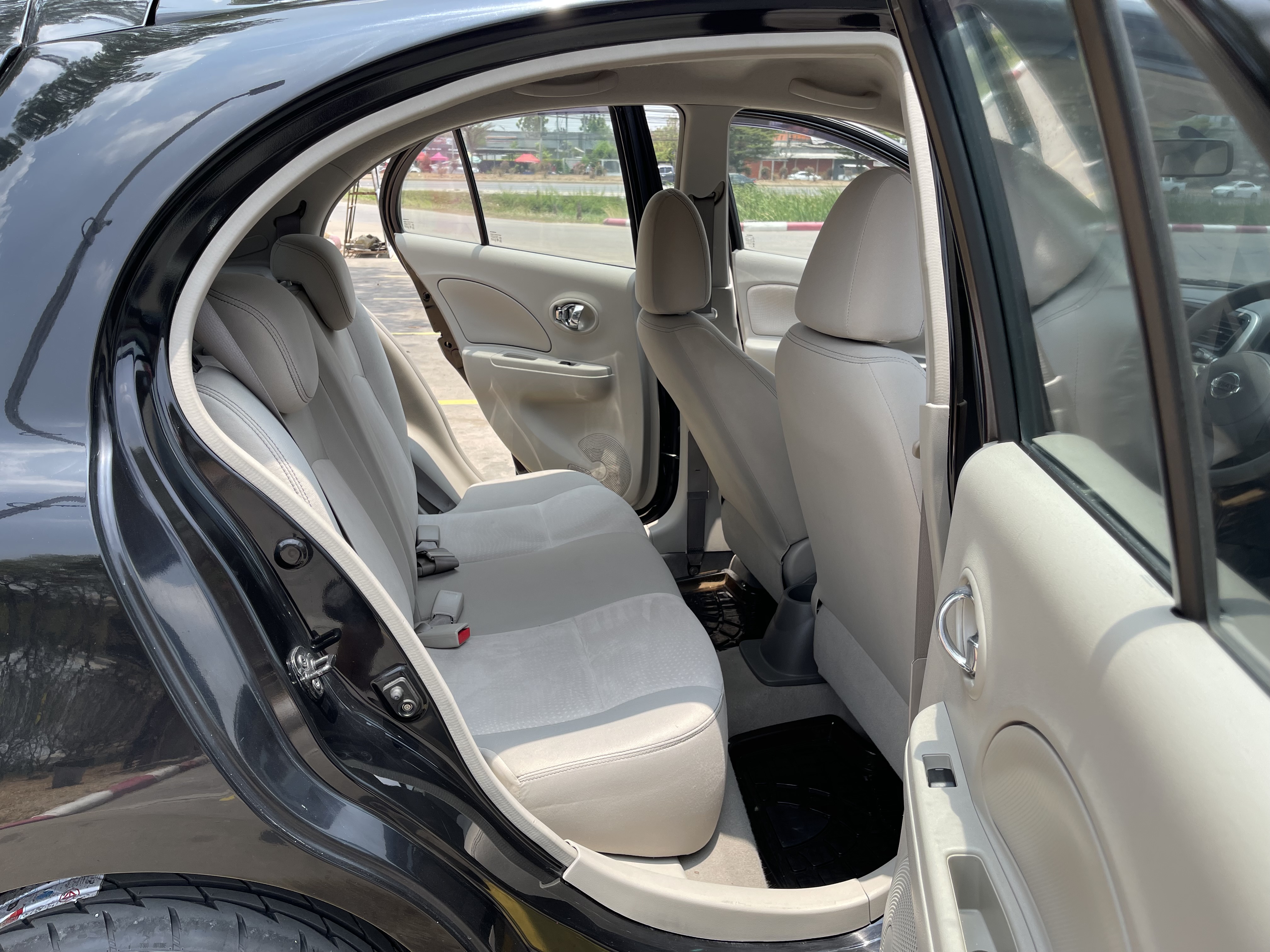 Nissan March 1.2 V At 2013 ดำ