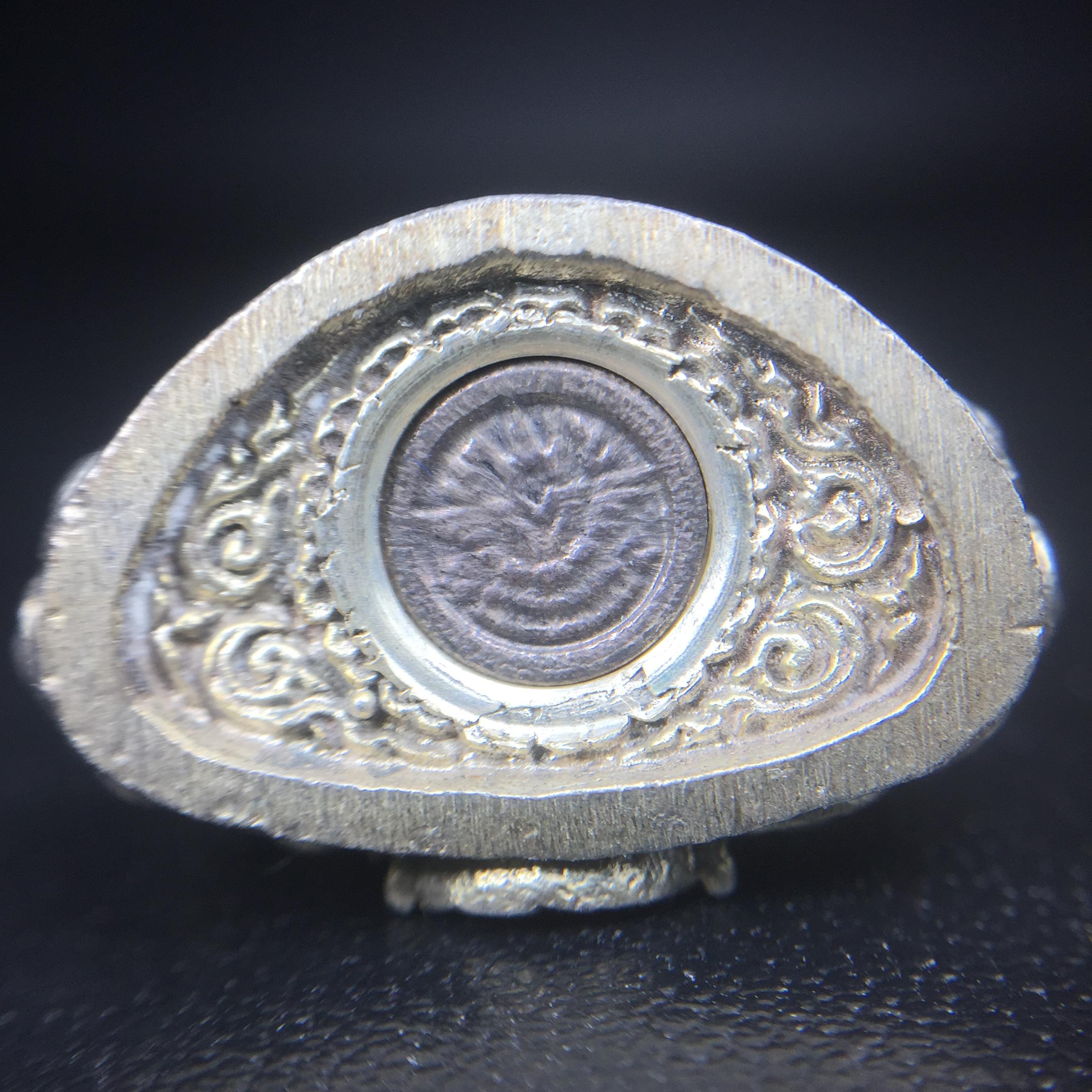 พระกริ่งศิรากาศ ภปร.(วัตถุมงคล"คุ้มเกล้าฯ") โรงพยาบาลภูมิพล เนื้อเงินพิมพ์หน้าไทย (ในหลวงรัชกาลที่9เสด็จเททอง)(พิธีใหญ่)(นิยม)