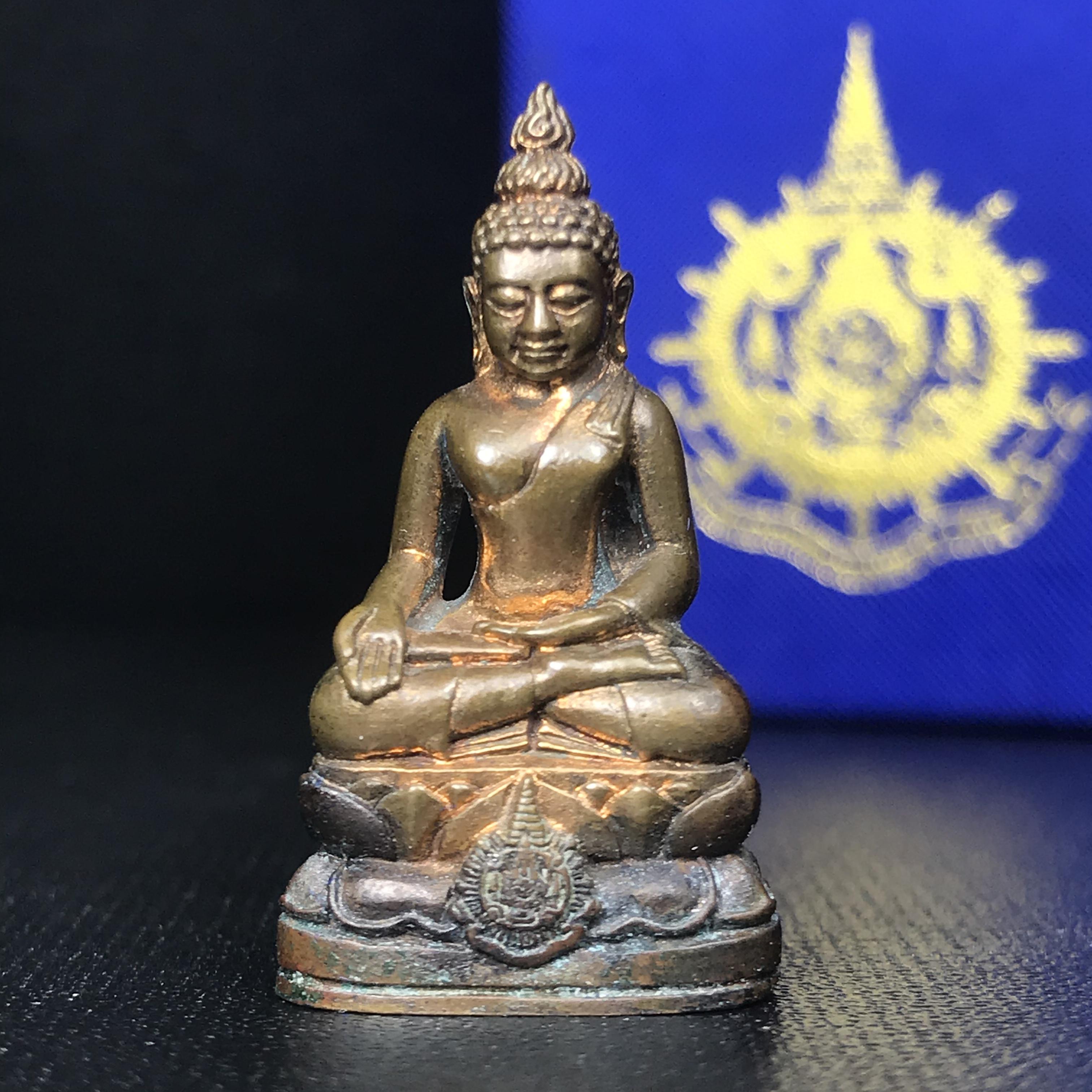 พระกริ่งไพรีพินาศ เฉลิมพระเกียรติ พระบาทสมเด็จพระเจ้าอยู่หัวรัชกาลที่9 พระชนมพรรษา 6 รอบ ปี2542เนื้อสัมฤทธิ์(บรรจุเหล็กไหล)ดีนอก-ดีใน