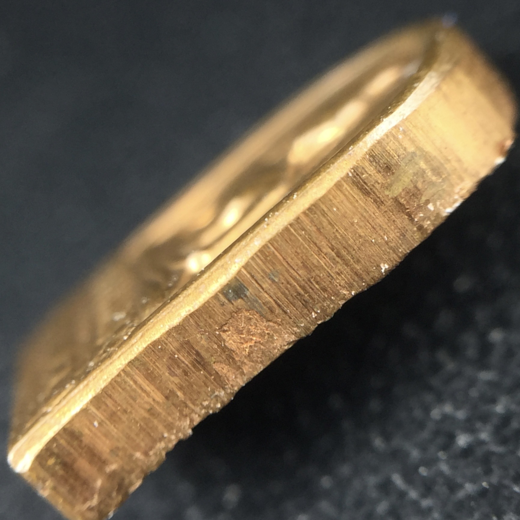 พระปรกใบมะขาม พระพุทธสิหิงค์ ภปร. ธรรมศาสตร์ 50ปี เนื้อทองแดง(ตอกสองโค๊ด ผ่านสองพิธีวาระ 50ปีและ60ปี หายากนิยม)(คัดสภาพสวย)(ในหลวงรัชกาลที่9 เสด็จเททอง)(พระปรกใบมะขาม ภปร. รุ่นแรก)(พิธีใหญ่ เกจิที่มีชื่อเสียงมาร่วมปลุกเสกจำนวนมาก ชนวนมาลสารเก่าเข้มขลัง )