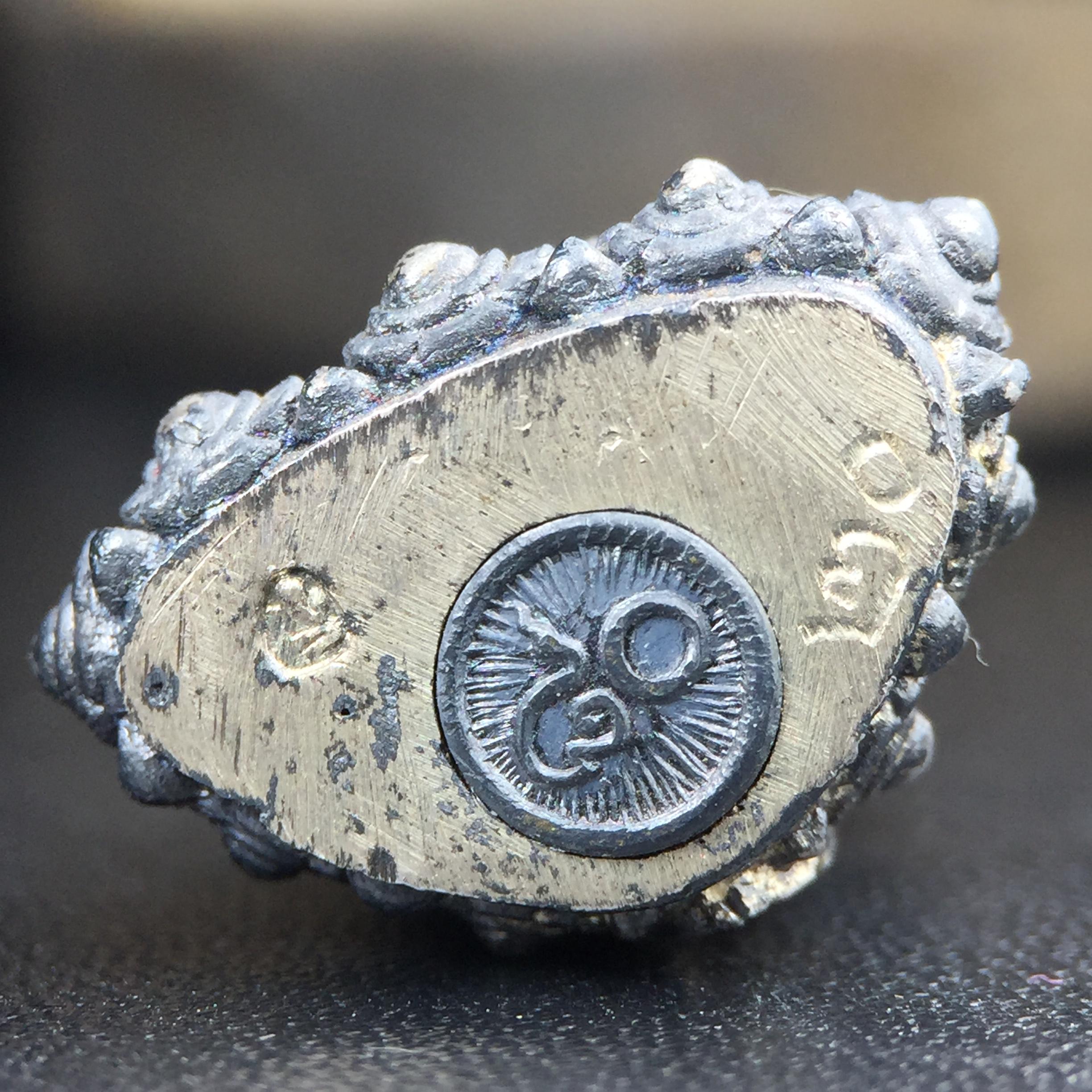 พระกริ่งวาสนา 80 พรรษา สมเด็จพระสังฆราช (วาสน์) วัดราชบพิธฯ ปี2521 เนื้อเงิน(ตอกหมายเลข)(ตอกโค๊ตพระปิดตา) โดยมีหลวงปู่โต๊ะ วัดประดู่ฉิมพลีร่วมปลุกเสก สภาพผิวเดิม สวยจัด แชมป์ๆพร้อมกล่องบรรจุเดิม(หายาก)