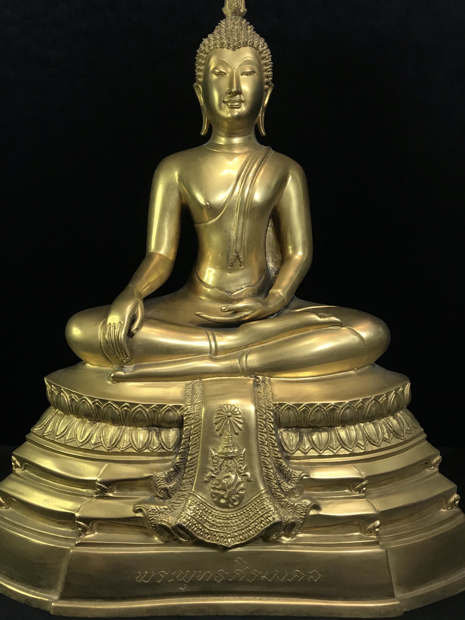 พระบูชาพระพุทธศิรมงคล ภปร. วัตถุมงคลคุ้มเกล้า ปี2524 ของมูลนิธิคุ้มเกล้า โรงพยาบาลภูมิพลจัดสร้าง ขนาดหน้าตัก 9 นิ้ว(ในหลวงทรงจุดไฟพระฤกษ์และเททอง)(พบเจอและหายากมาก)