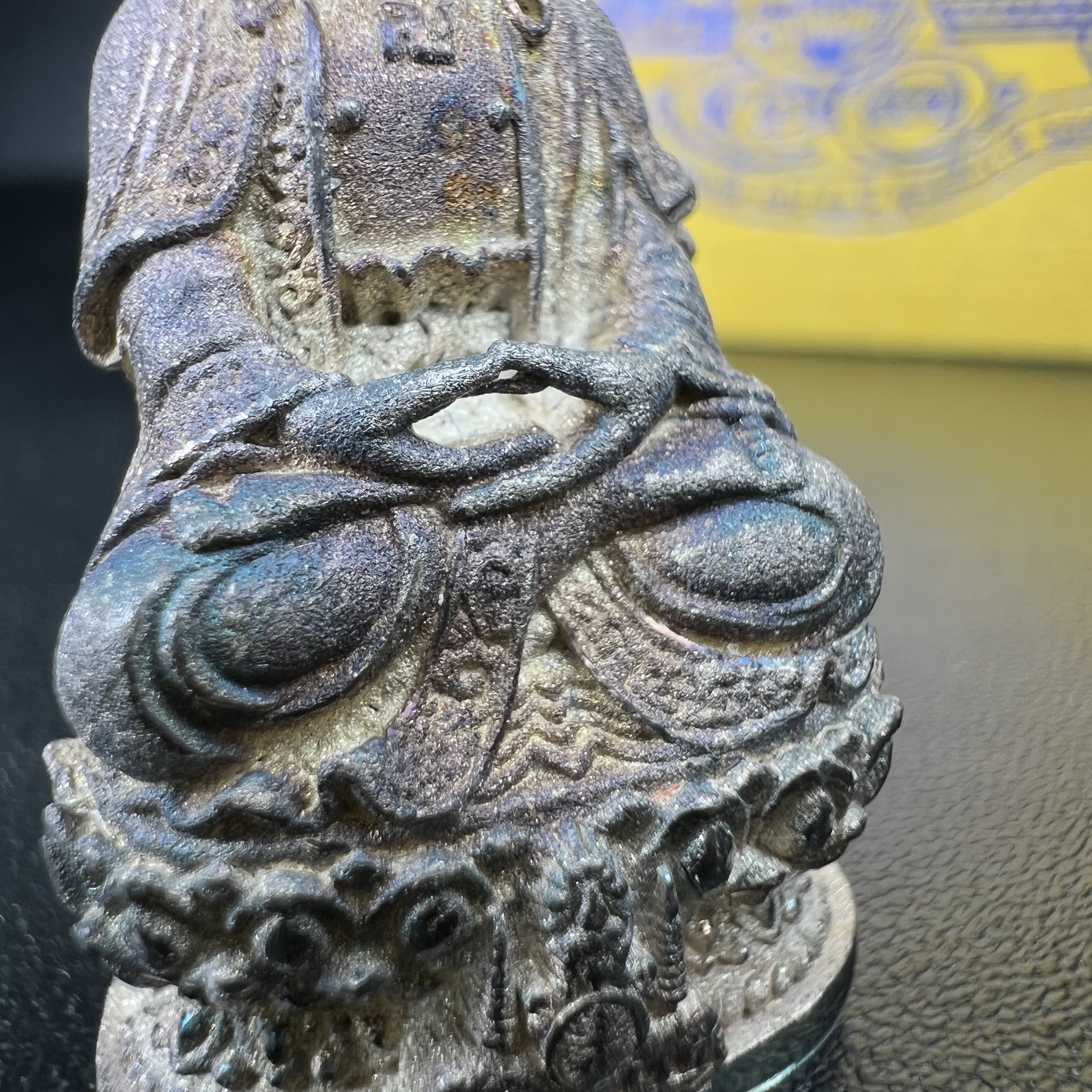 พระกริ่งจีน "ต้าเยิ่นถะ" รุ่น กาญจนาภิเษกครองราชย์ 50 ปี วัดบวรนิเวศวิหาร ปี2538 เนื้อเงิน(ผิวเดิมกลับดำขึ้นสีรุ้งเข้มขลังงดงามธรรมชาติสร้างสรรค์สภาพสวยเดิมพร้อมกล่องบรรจุเดิม ตอกโค๊ดหมายเลขกำกับ)(คัดสภาพสวยเดิมพิธีใหญ่พุทธศิลป์งดงาม)1ใน6001องค์