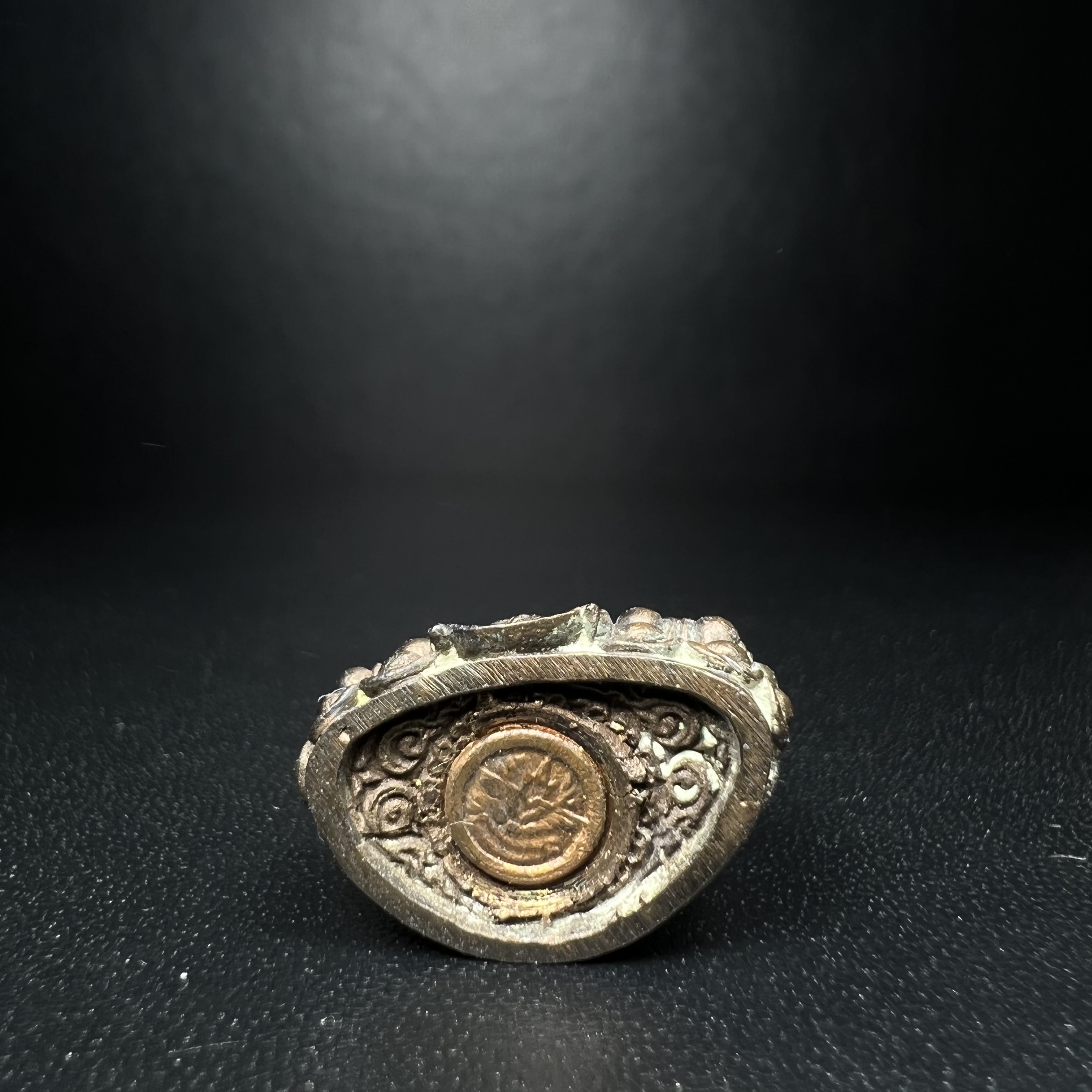 พระกริ่งศิรากาศ ภปร.(วัตถุมงคล"คุ้มเกล้าฯ") โรงพยาบาลภูมิพล เนื้อนวโลหะพิมพ์หน้าไทย (ในหลวงรัชกาลที่9เสด็จเททอง)(พิธีใหญ่)(นิยม)