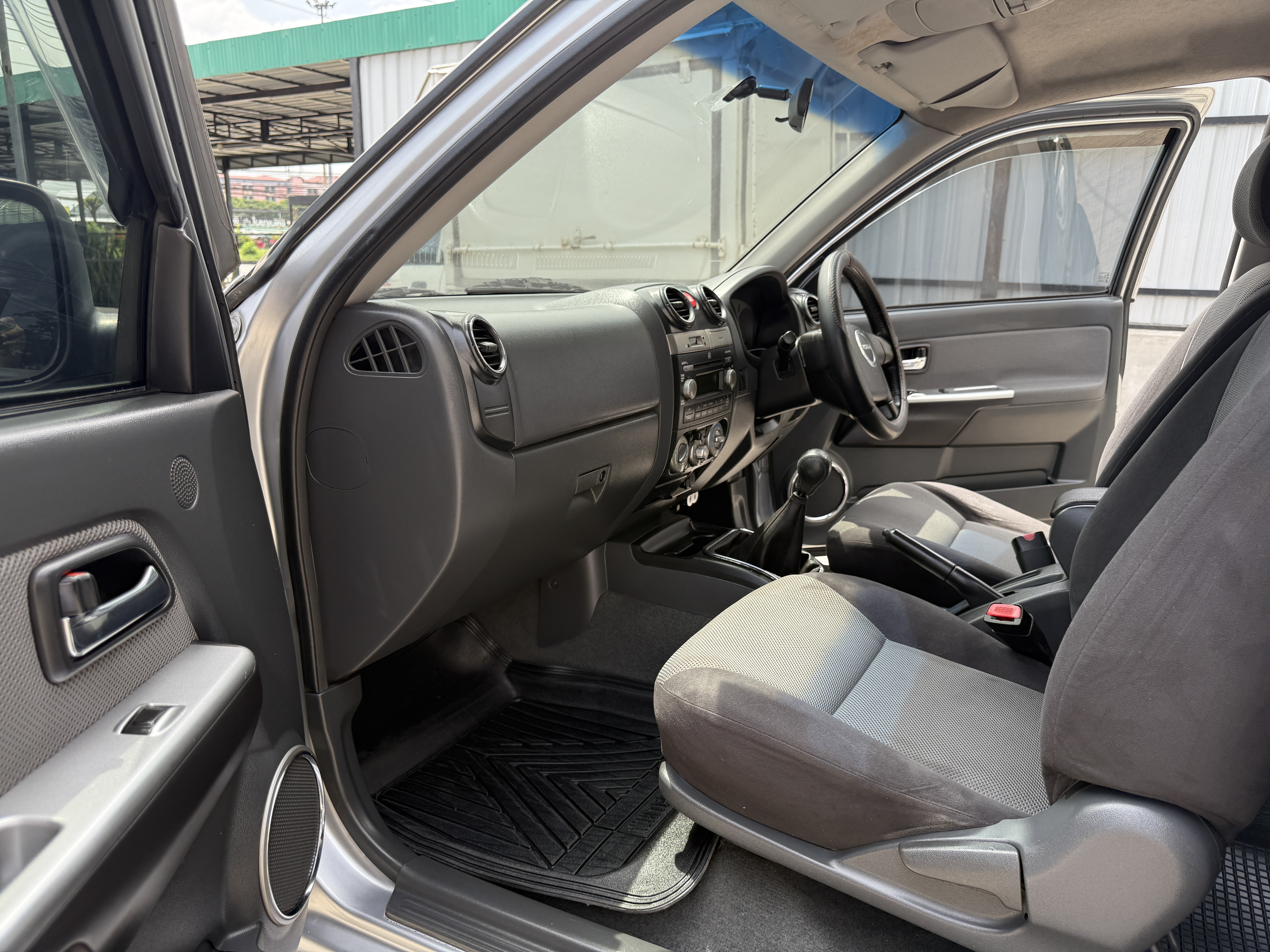 Isuzu Dmax Cab Hilander 2.5 Abs 2010 เงิน