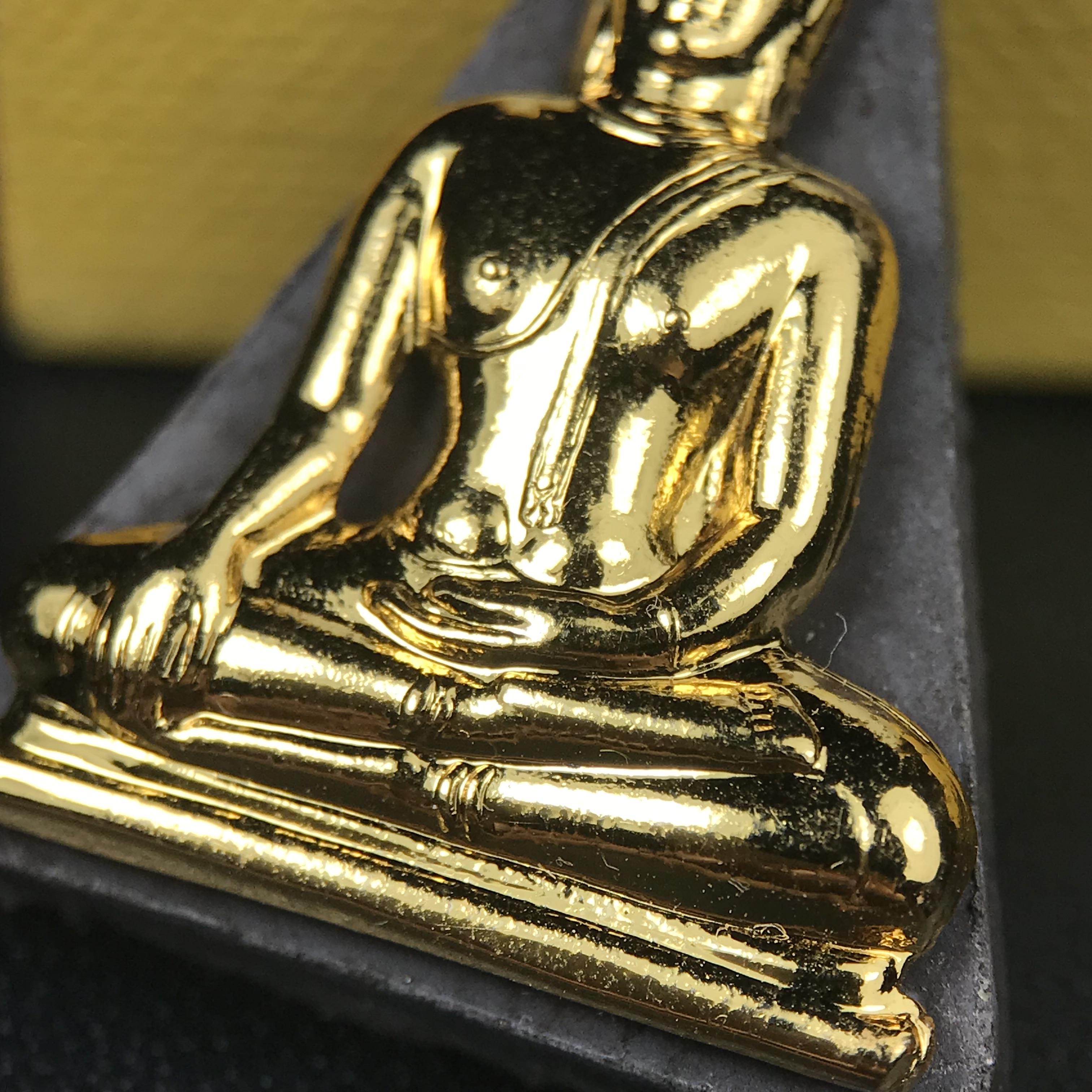 พระพุทธมหาสุวรรณปฏิมากร (หลวงพ่อทองคำ) หลังตรามหามงคลเฉลิมพระชนมพรรษา 80 พรรษา รัชกาลที่9 วัดไตรมิตรวิทยาราม กรุงเทพฯ ปี 2550 พระพิมพ์หน้าทองคำ(หายาก 1 ใน 999 องค์)