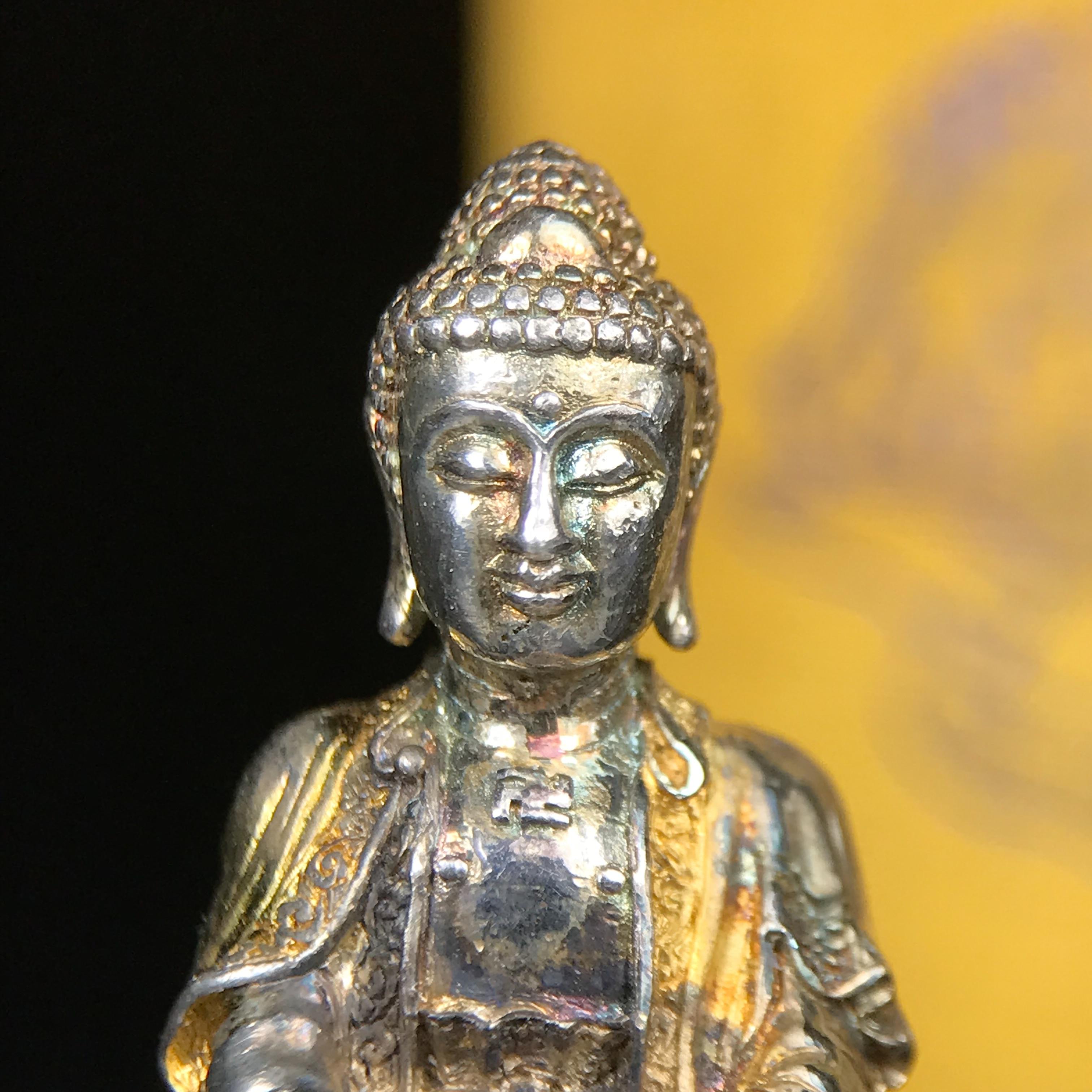 พระกริ่งจีน "ต้าเยิ่นถะ" ชุดกาญจนาภิเษกครองราชย์ 50 ปี วัดบวรนิเวศวิหาร ปี 2538 เนื้อเงินสามกษัตริย์ 99.99% สูง 3.8 ซม. (สภาพผิวสวยเดิมติดรุ้งๆ พิธีใหญ่ พุทธศิลป์งดงาม) สภาพสวยเดิมพร้อมกล่องบรรจุเดิม ***ตอกโค๊ดหมายเลข ๖๒๖๒***