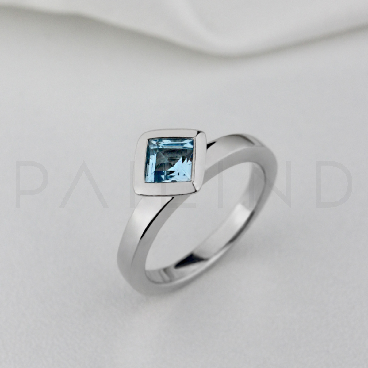แหวนเงินประดับพลอย Sky Blue Topaz