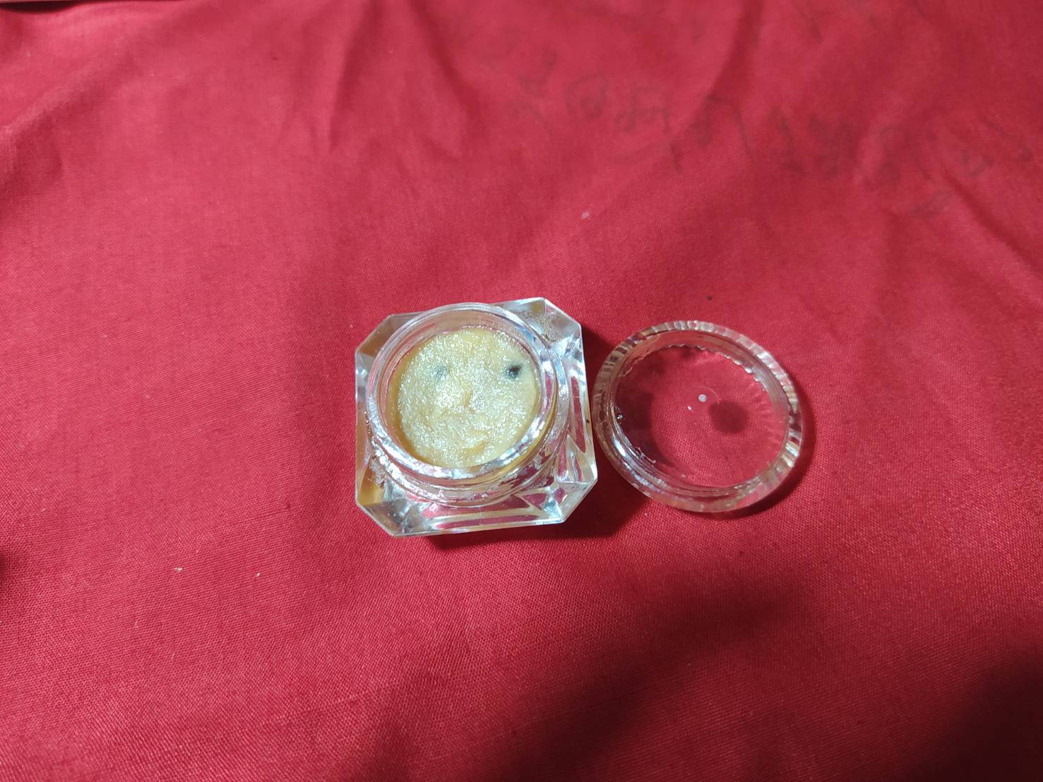 สีผึ้ง มหาโภคทรัพย์มหาสิทธิโชค ปลุกเสกโดยหลวงปู่บายกรีม ผสมว่านทองคำ ว่านหายากของหลวงปู่สรวง เทวดาเล่นดิน