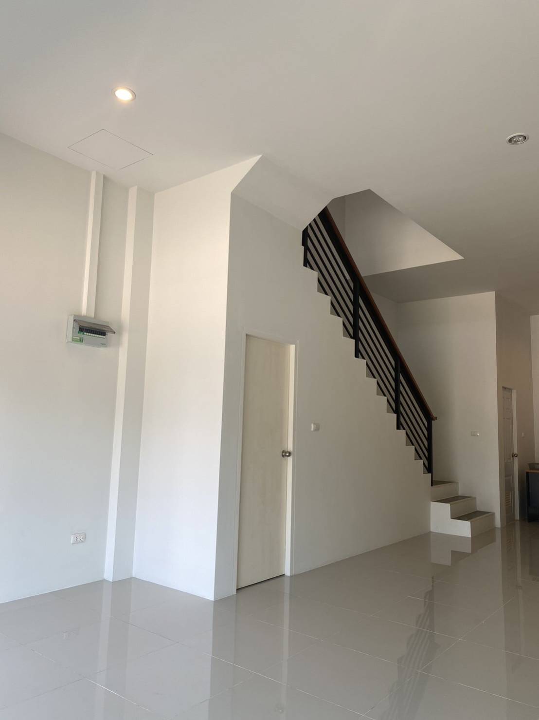 For Sales : Chaofah, 3-Storey Commercial Building, 3 Bedrooms 4 Bathrooms