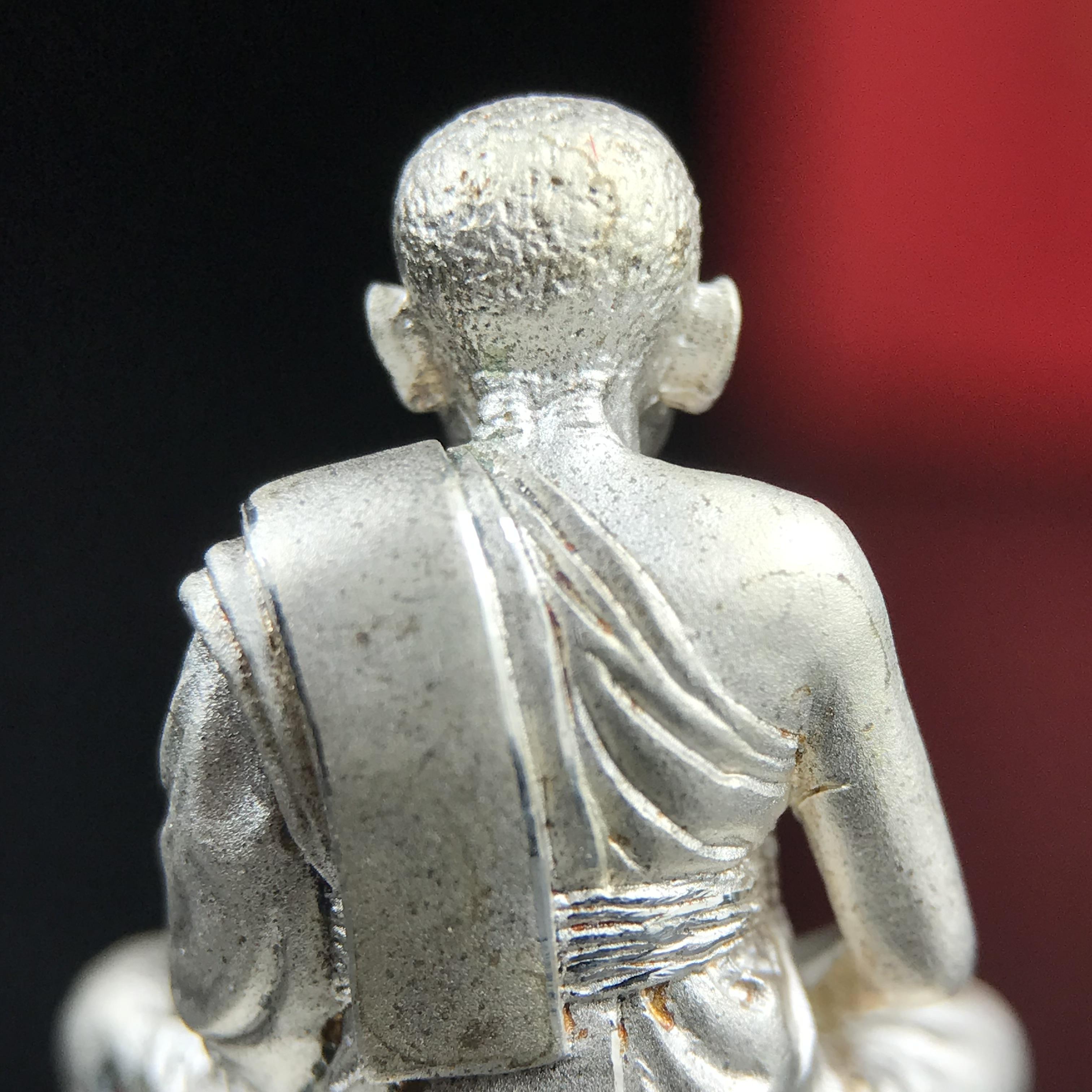 รูปหล่อหลวงพ่อเงิน วัดบางคลาน จ.พิจิตร พิมพ์หน้าเหมือนหลวงพ่อ "รุ่น 91 ปี กรมเสมียนตรา" กระทรวงกลาโหมจัดสร้างในปี 2543 พุทธาภิเษกใหญ่ 3 วัด 3พิธีวัดสุทัศน์ /วัดบางคลาน/วัดพระแก้ว เนื้อเงินปัดเงา(หายาก) พุทธศิลป์งดงามมากหายาก(ตอกโค๊ตหมาย ๑๖)