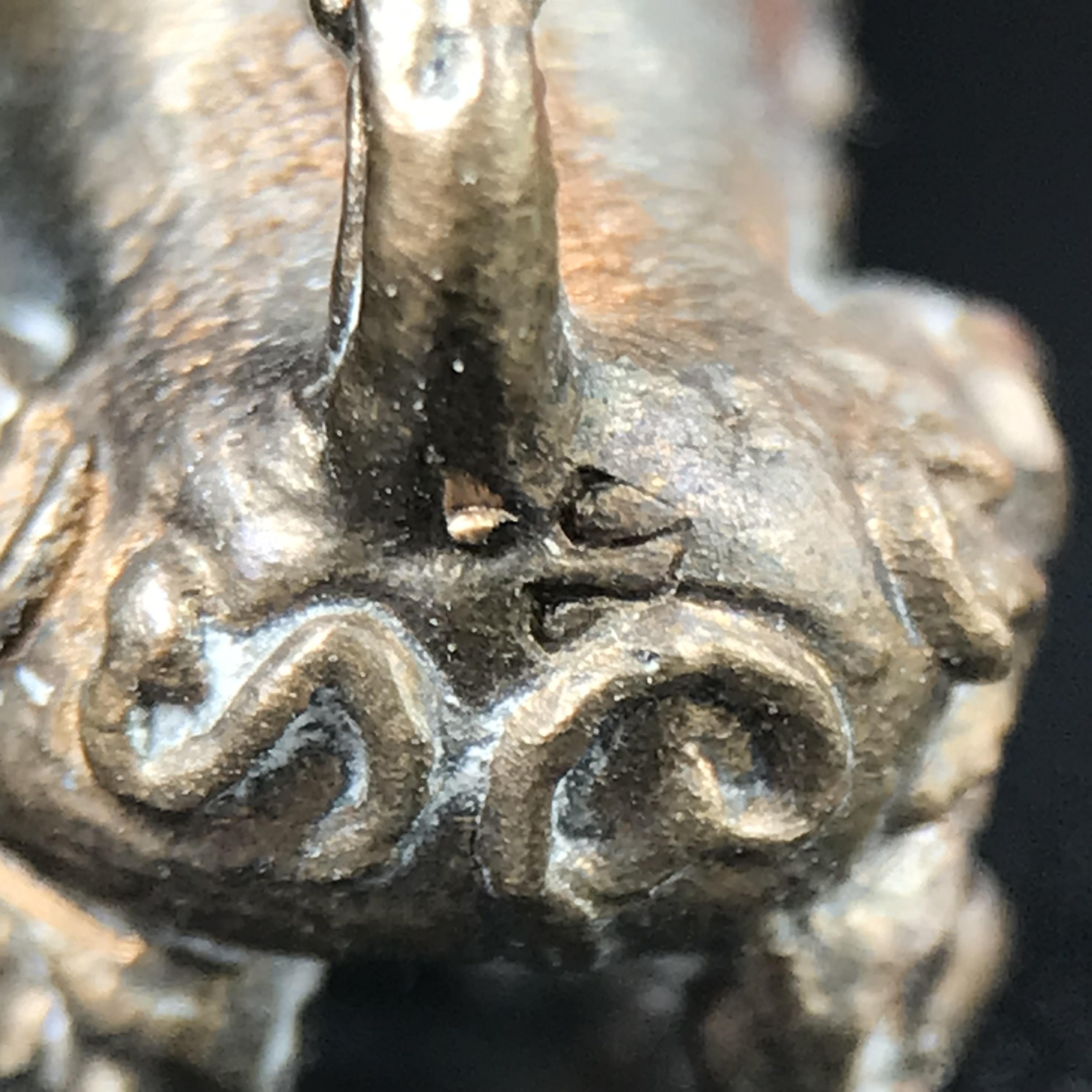 สิงห์เจ้าพ่อดำ วัดบุพพาราม จ.เชียงใหม่ ปี 2518 เนื้อนวโลหะ(ตอก 2 โค๊ต)หายาก(สภาพผิวเดิมสวยเดิมกล่องครบ) สิงห์รุ่นนี้มีพิธีดีมีเกจิอาจารย์ที่ร่วมปลุกเสกมากมาย****เครื่องราง ที่พระบาทสมเด็จพระเจ้าอยุ่รัชกาลที่ ๙ ทรงเสด็จฯประกอบพิธีด้วยพระองค์เอง