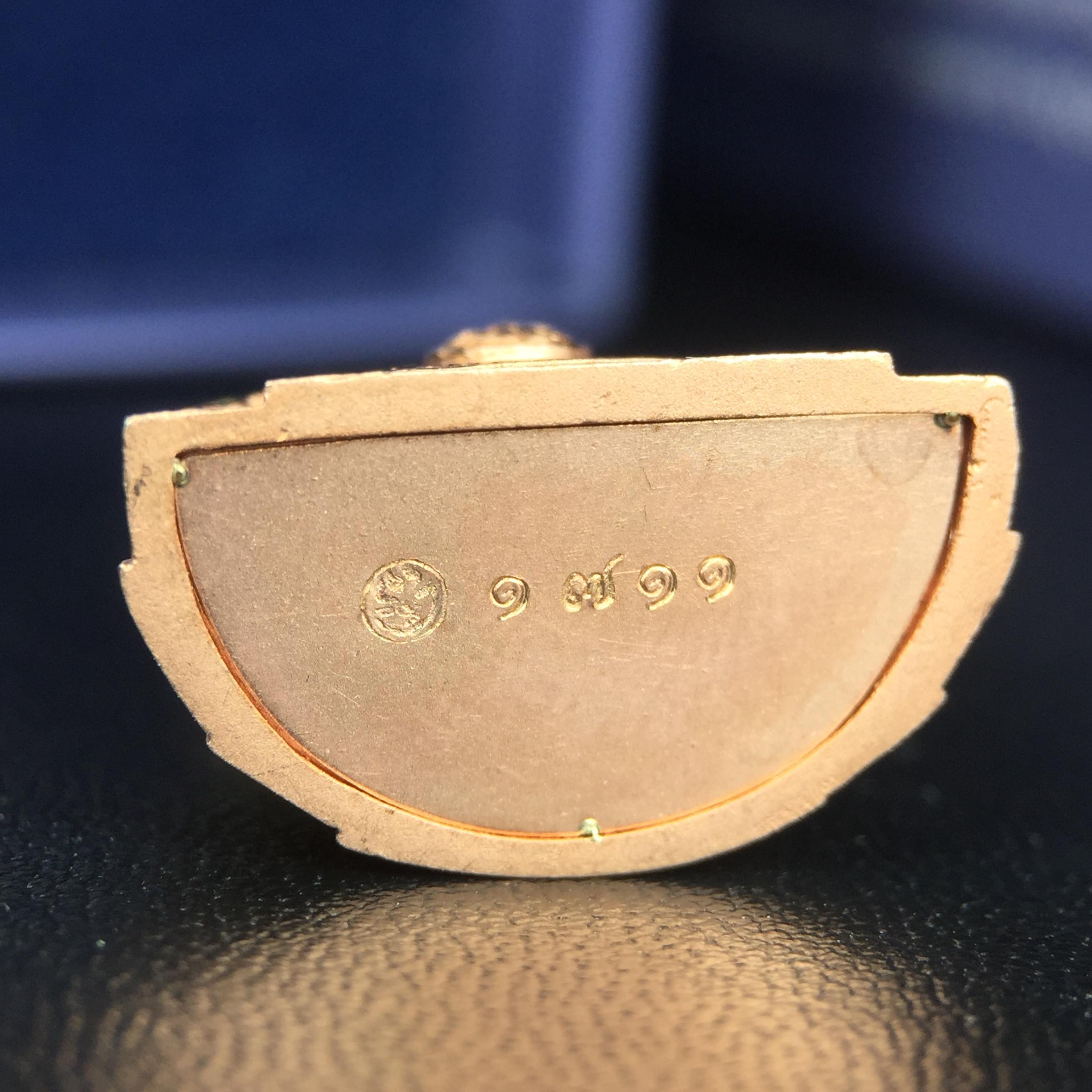 พระแก้วมรกต ภปร. ปี2547 จัดสร้างโดย รพ.ภูมิพลฯ เนื้อเงิน (3 กษัตริย์)ลอยองค์ หน้าตัก 1/2 นิ้ว งดงามทรงคุณค่าอีกหนึ่งรุ่นยอดนิยม หายาก(1ใน3000องค์)