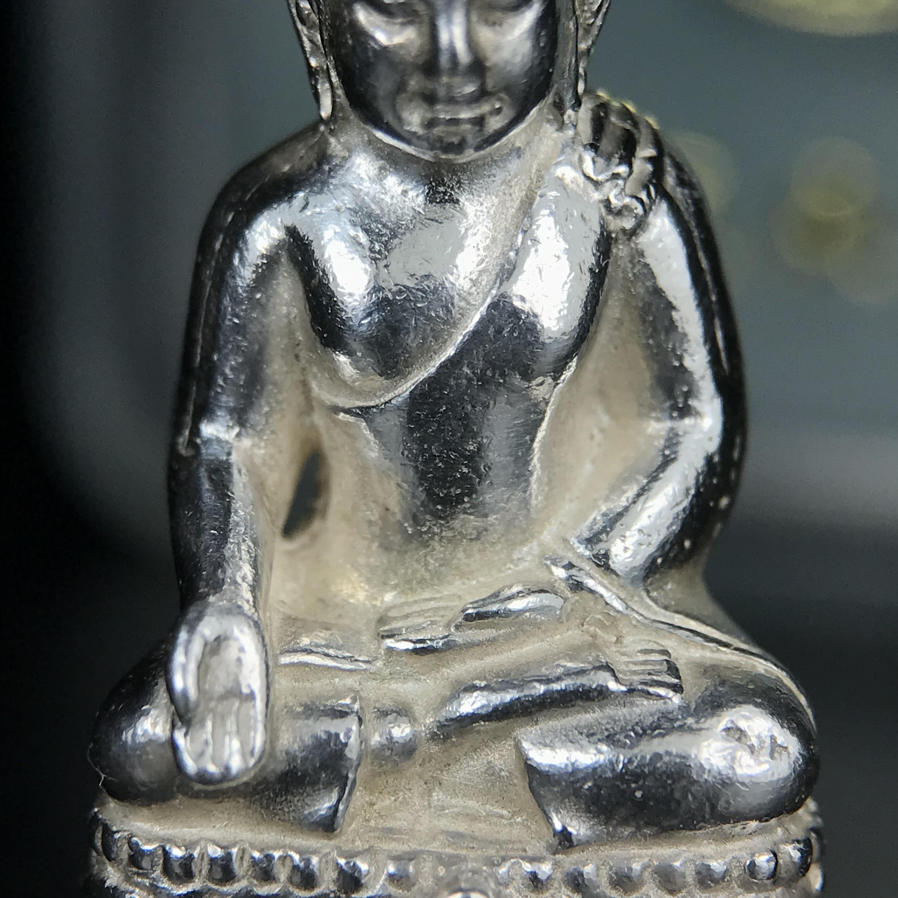 พระกริ่งไพรีพินาศ รุ่น ภปร. ราชวิทยาลัย ปี 2535 เนื้อเงิน(สภาพผิวขาวสวยใส)(ตอกโค้ดพระนามย่อ ญสส ใต้เศวตรฉัตร และ พระปรมาภิไธยย่อ ภปร.) ปลุกเสกโดยหลวงพ่อเปิ่น วัดบางพระและสมเด็จพระญาณสังวร สมเด็จพระสังฆราช วัดบวรนิเวศวิหาร(1 ใน 2535 องค์)