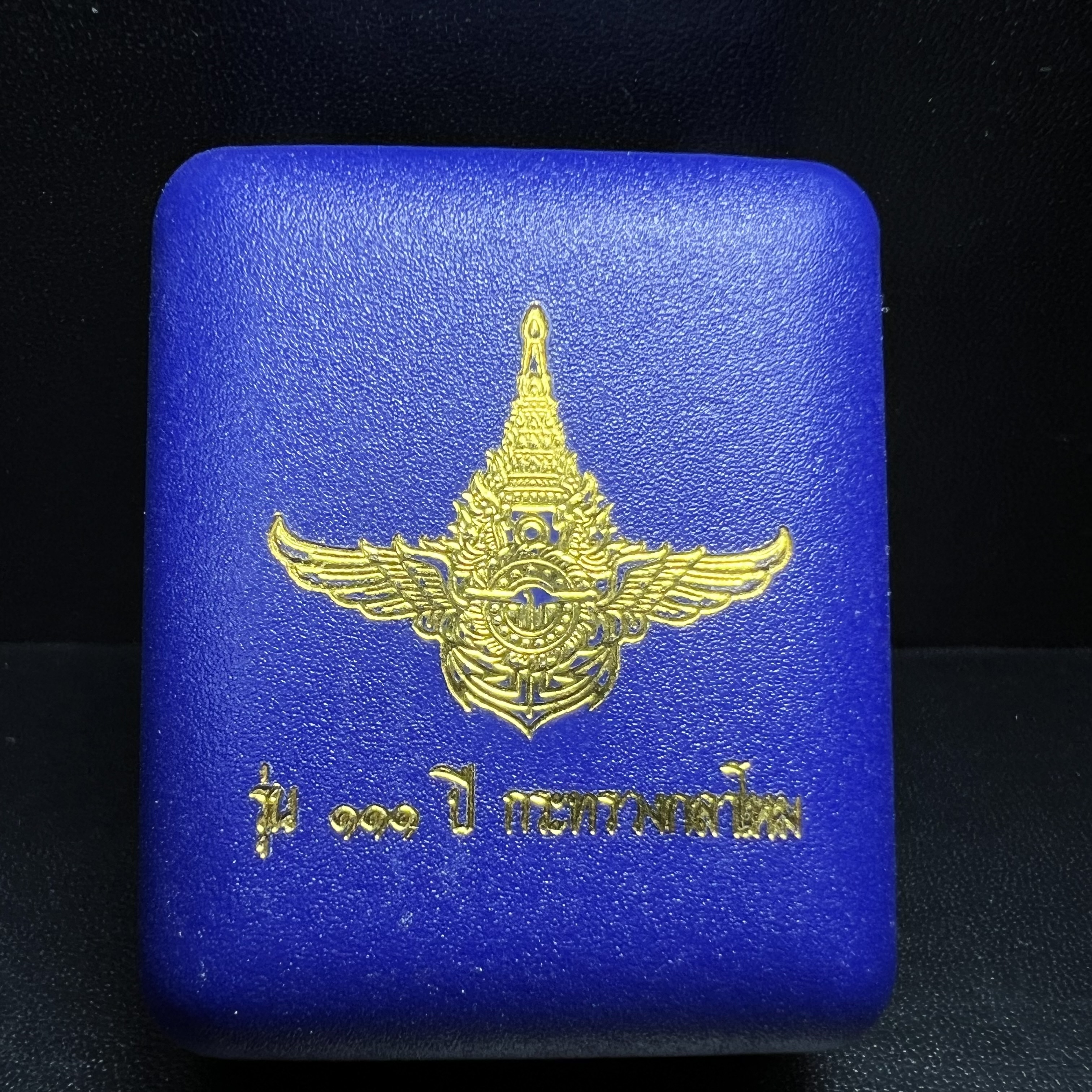 รูปเหมือนหล่อลอยองค์หลวงปู่ทวด รุ่น 111ปี กระทรวงกลาโหม เนื้อนวโลหะรมดำ-ปัดเงา ปี2540 พิธีใหญ่ เข้มขลัง นิยม พร้อมกล่องบรรจุเดิม(คัดสภาพสวยผิวเทพๆผิวรุ้งๆ)ทั้งพิธีทั้งพุทธศิลป์ทรงคุณค่าอีกหนึ่งรุ่นยอดนิยม