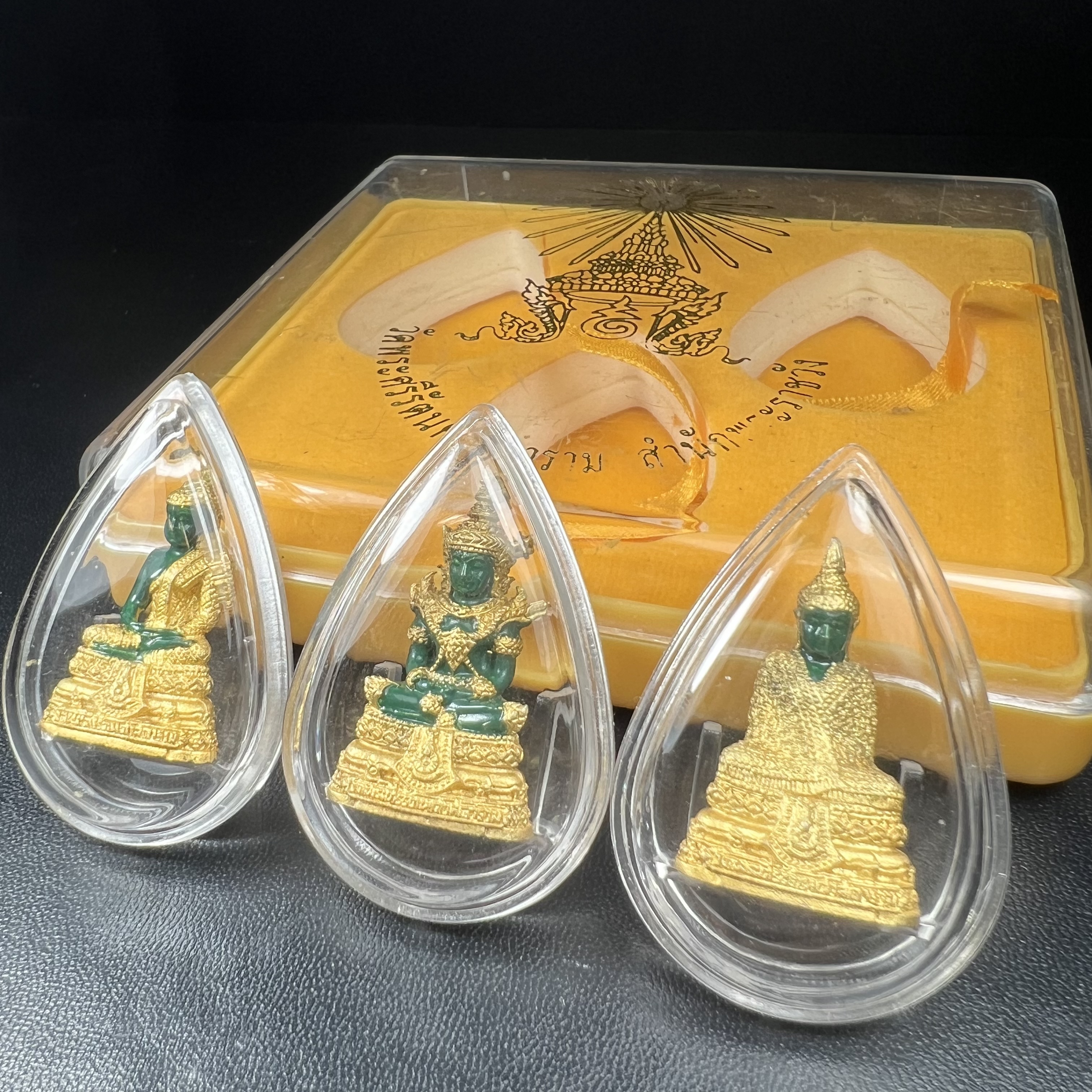 พระพุทธมหามณีรัตนปฏิมากร(พระแก้วมรกต) วัดพระศรีรัตนศาสดาราม สำนักพระราชวัง จัดสร้าง ชุด3 ฤดู ร้อน ฝน หนาว(บรรจุมวลสารใต้ฐาน)