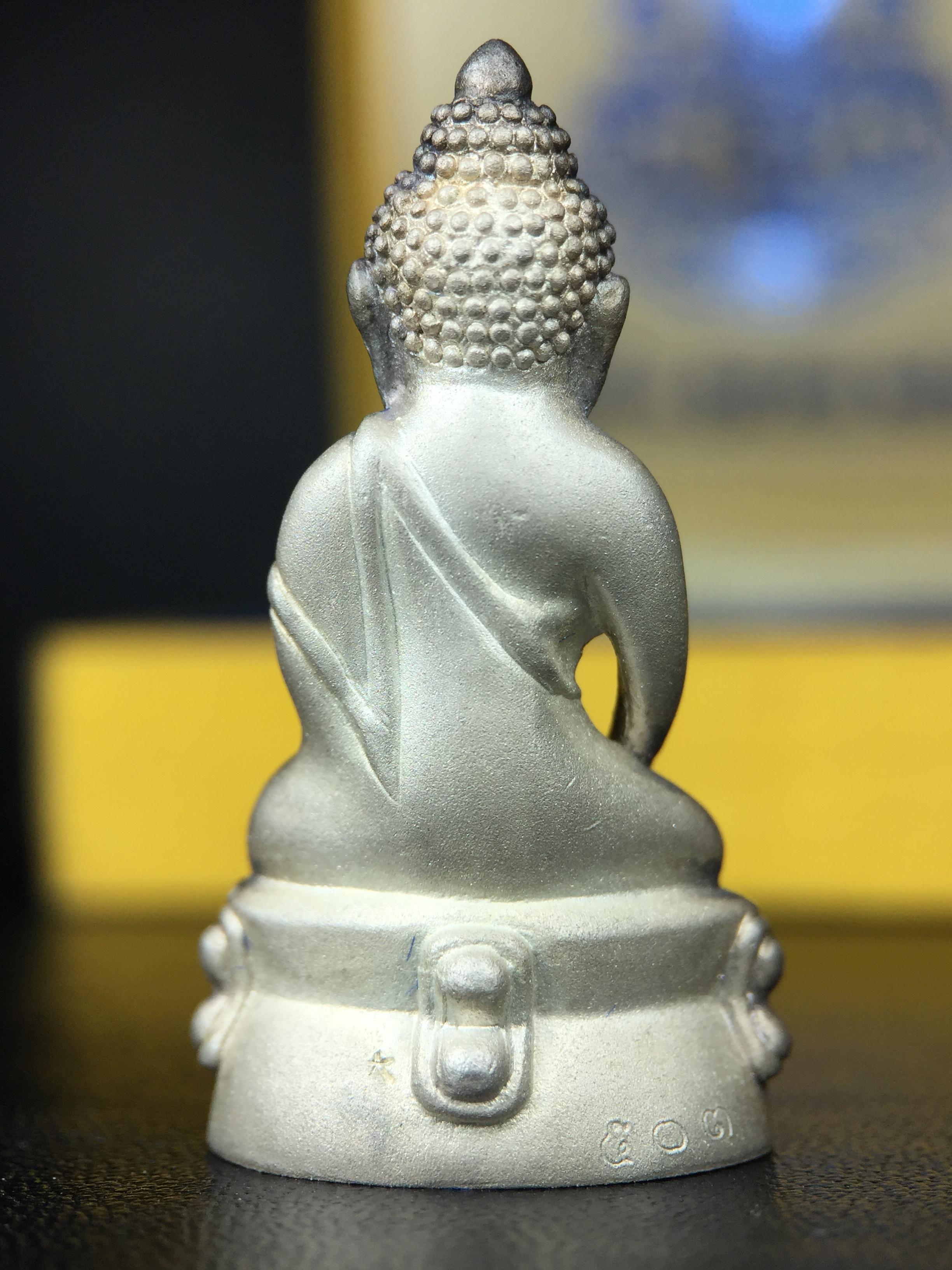 พระกริ่งสมเด็จญาณ วัดบวรนิเวศวิหาร เนื้อเงินบริสุทธิ์ 92.5% ตรากาญจนาภิเษกทองคำ(เนื้อทองคำแท้) พระราชทานแจกเมื่อ 3 ตุลาคม 2538 จัดสร้างในวโรกาส สมเด็จพระญาณสังวร สมเด็จพระสังฆราช ฉลองพระชนมายุครบ 82 พรรษา และฉลองครองราชสมบัติครบ 50 ปี รัชกาลที่ 9(หายาก)