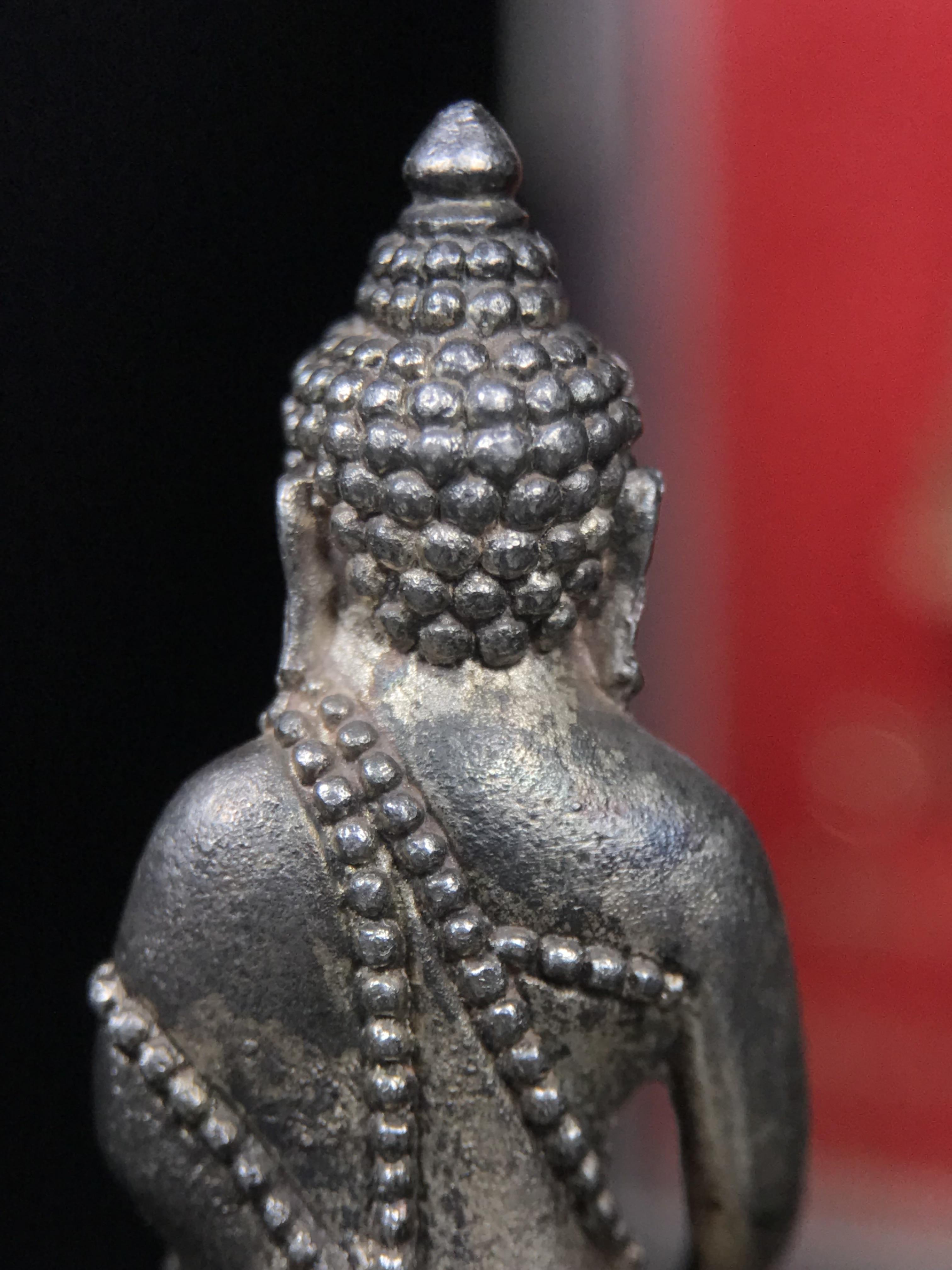 พระกริ่งปรมาภรณ์พุทธปัญญา(พระกริ่งศรีนคร 2) จัดสร้างเนื่องในมหามงคลสมัยเฉลิมพระชมน์พรรษา 5 รอบ องค์พระบาทสมเด็จพระเจ้าอยู่หัวรัชกาลที่9 ปี 2530 เนื้อเงิน (ออกแบบโดยนายช่างเกษม มงคลเจริญ มีพระอาจารย์ไสว วัดราชนัดดา กรุงเทพ เป็นเจ้าพิธีครั้งสุดท้าย)