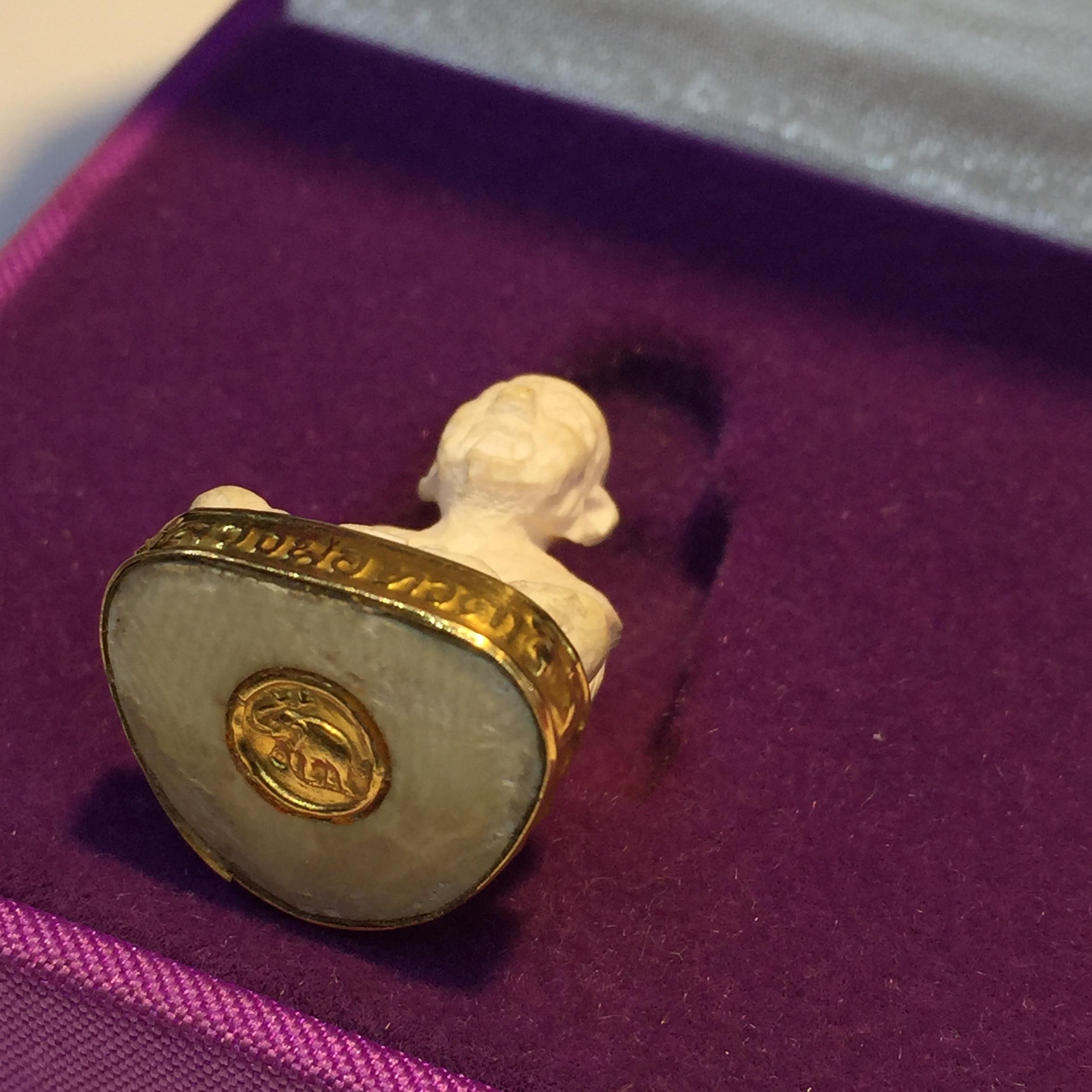 สมเด็จหลวงปู่ทวด รุ่นคชสารหมื่นปี (ศิลปาชีพ) วัดช้างให้ ปี2541(พิมพ์ลอยองค์ฐานทองคำ)นิยม