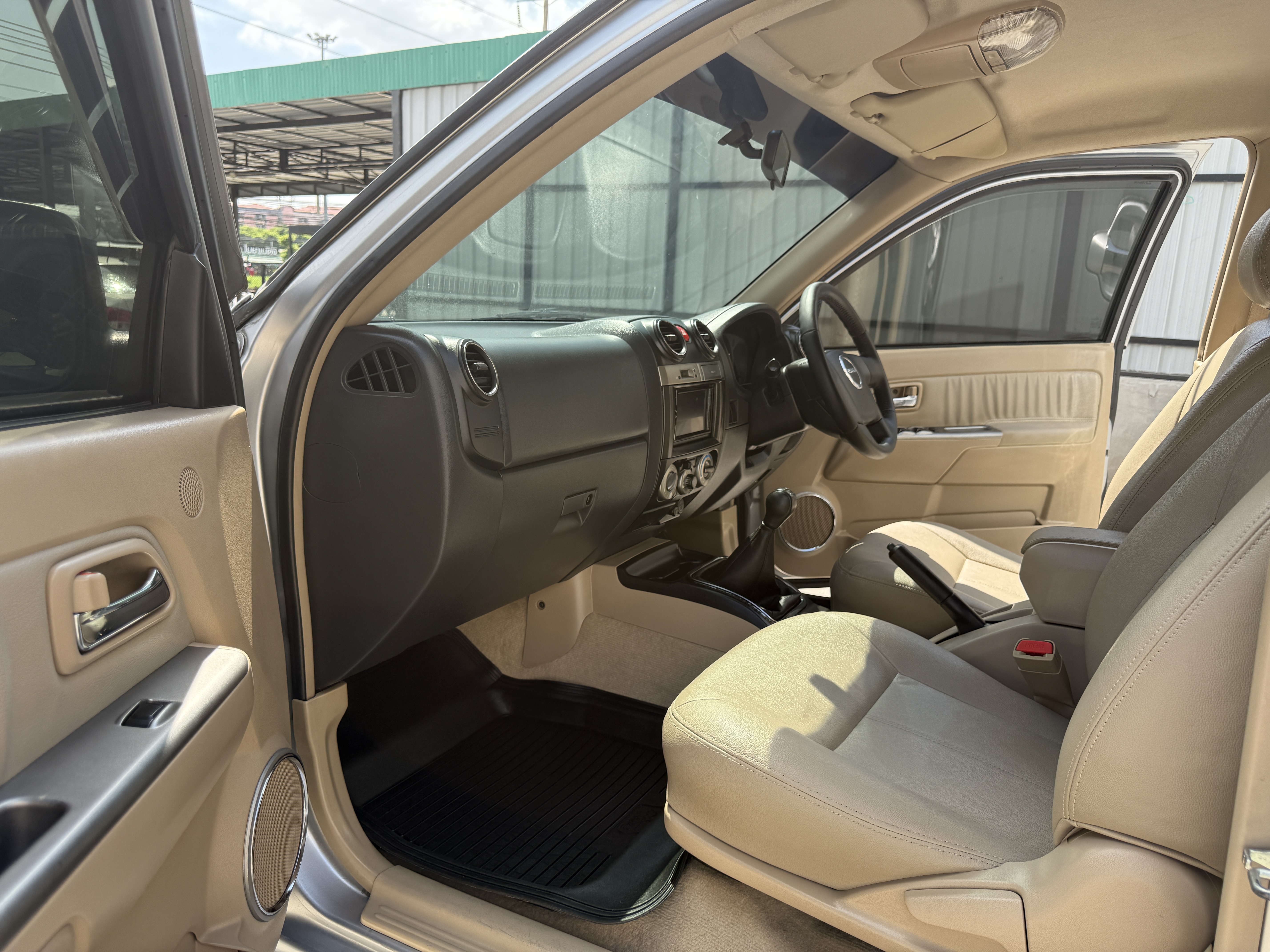 Isuzu Dmax 4ประตู Hilander 2.5 Abs 2010 เงิน