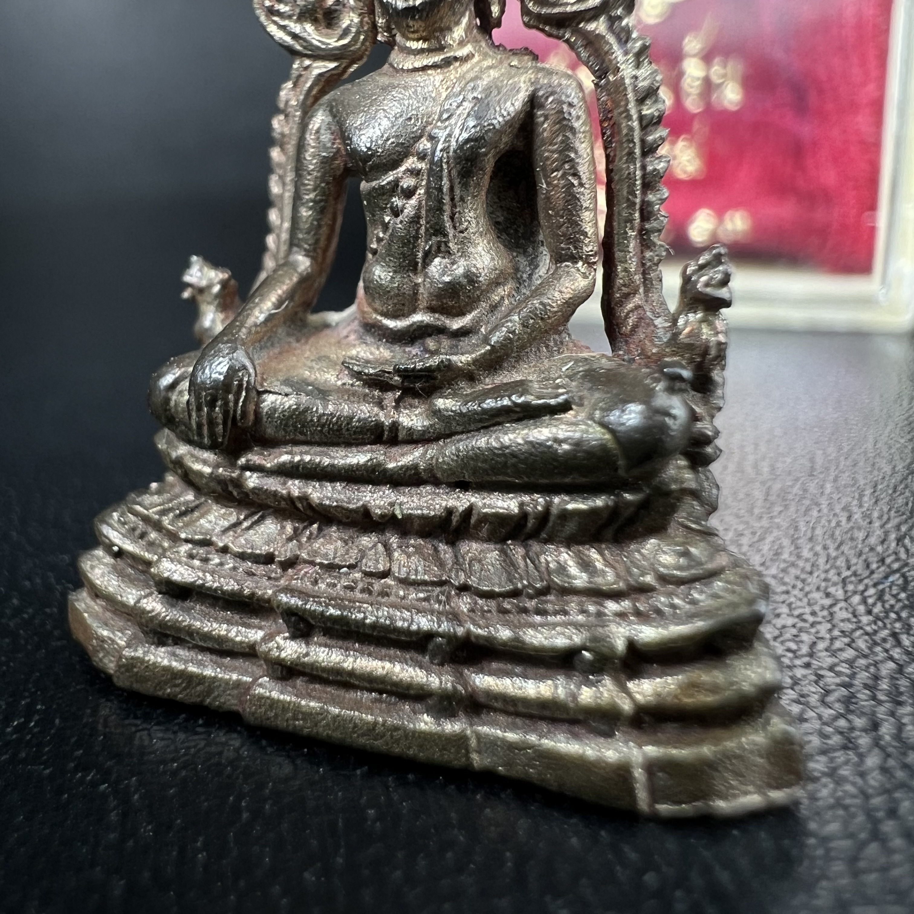 พระพุทธชินราช วัดพันอ้น จ.เชียงใหม่ ปี 2513 เนื้อนวโลหะ สภาพสวยจัดกล่องครบ(1ใน 2513 องค์)(พระดี ปีลึก พิธีใหญ่ เกจิในยุคร่วมปลุกเสก นิยม)อีกหนึ่งผลงานที่นายช่างเกษม มงคลเจริญ เป็นผู้ ออกแบบ และ แกะบล็อกพิมพ์ หลวงปู่โต๊ะ วัดประดู่ฉิมพลี ร่วมปลุกเสก