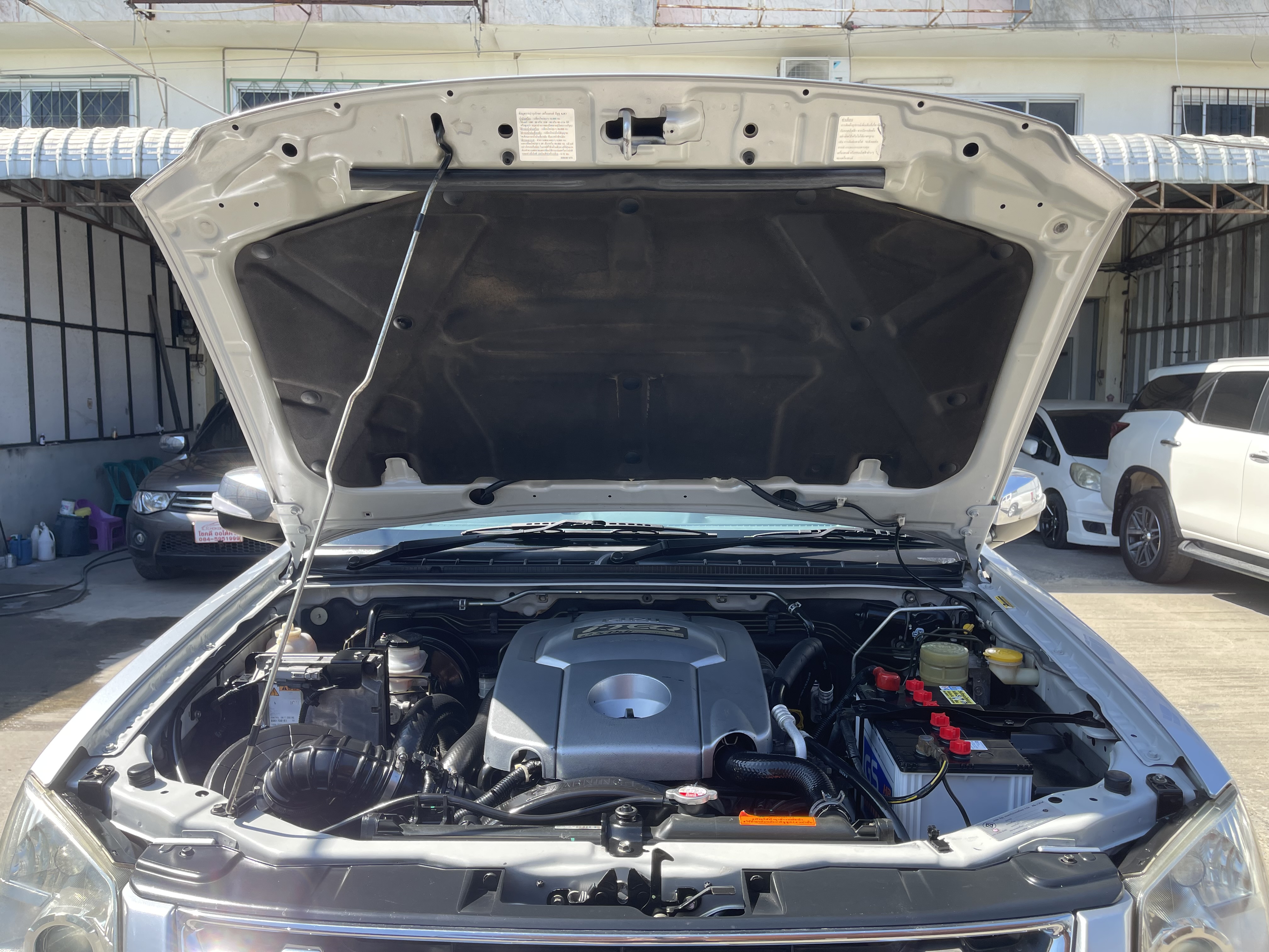 Isuzu Dmax 4ประตู Hilander 2.5 Abs Navi 2011 เงิน