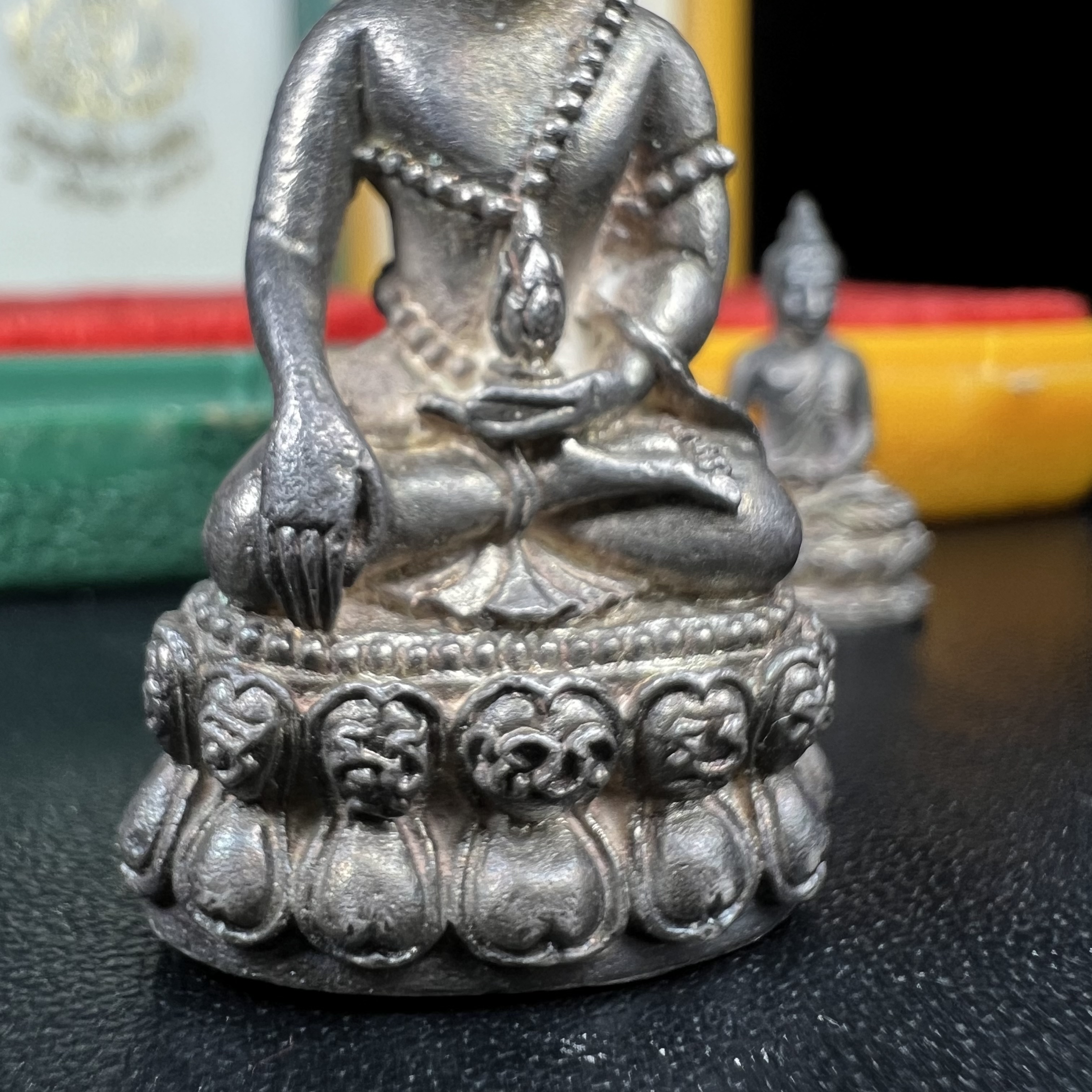 พระกริ่ง-พระชัยวัฒยน์วาสนาสมเด็จพระสังฆราช(วาสน์)วัดราชบพิธฯปี2531 เนื้อเงิน สร้างเป็นที่ระลึกในคราวที่สมเด็จพระอริยวงศาคตญาณ สมเด็จพระสังฆราช(วาสน์ วาสโน)มีพระชนมายุครบ90พรรษา(ในหลวง ร.9 เสด็จในพิธี)งานแกะแม่พิมพ์โดย นายช่างเกษม มงคลเจริญ)หายาก