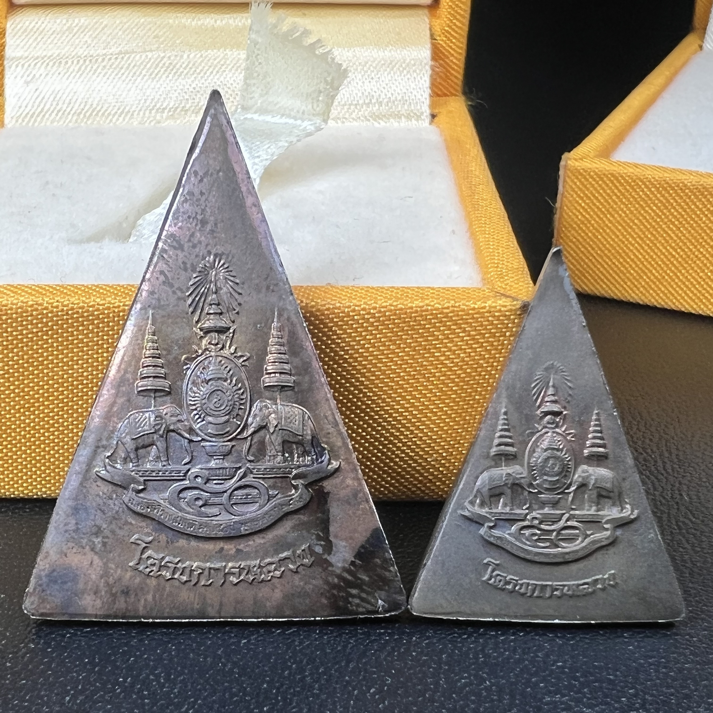 พระพุทธนวราชบพิตร พระพิมพ์จิตรลดา โครงการหลวง ปี2539 (พิมพ์ใหญ่+พิมพ์เล็ก) เนื้อนวโลหะ พร้อมกล่องบรรจุเดิม พิธีใหญ่ ปลุกเสกวัดพระแก้ว(1ชุด 2 องค์)