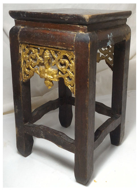 โต๊ะยอด หรือโต๊ะหมู่เดี่ยว เล็ก