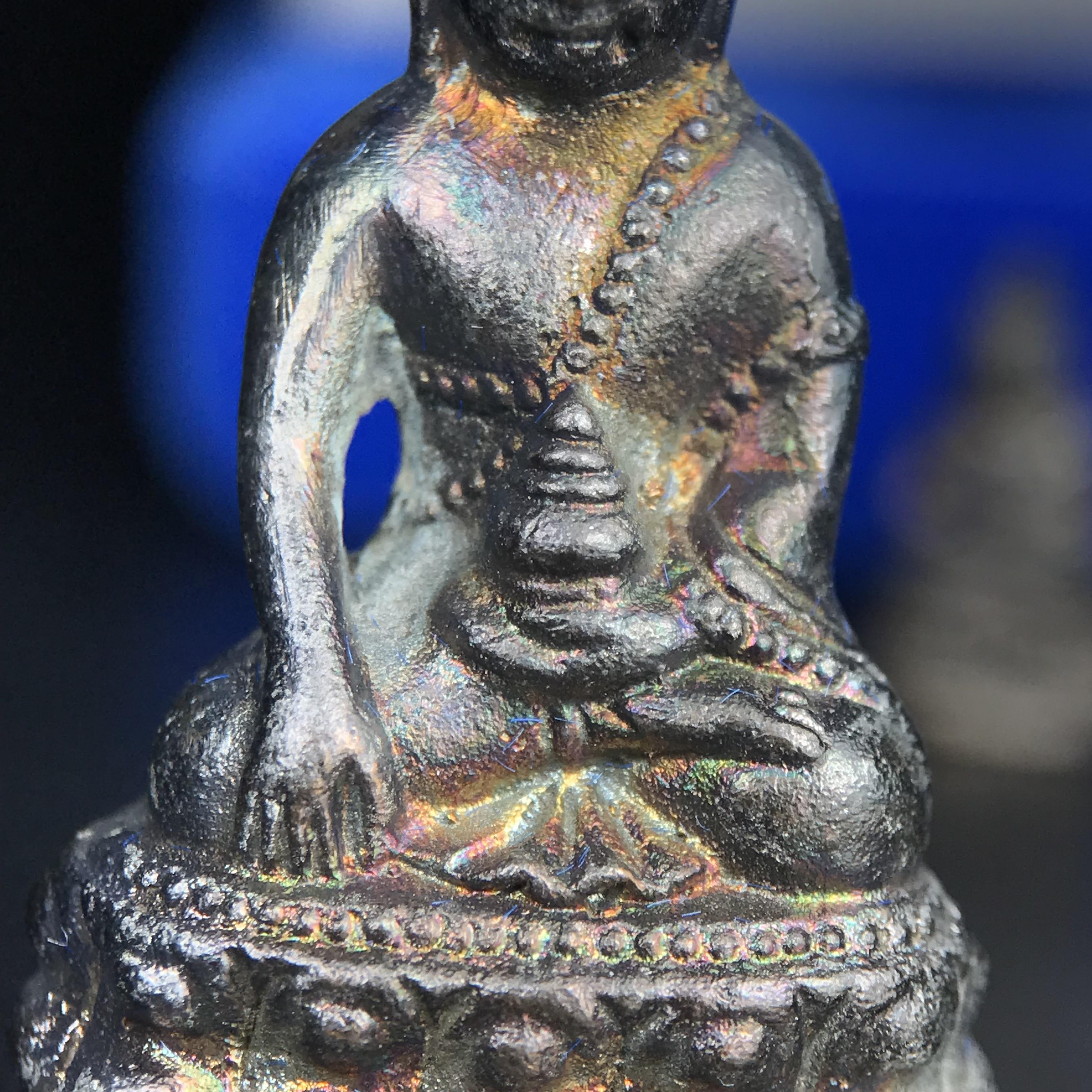 พระกริ่ง-พระชัยวัฒน์ สว. 90 พรรษาสมเด็จย่า ปี2533 เนื้อนวโลหะ(แก่ทองคำผสมทองคำเยอะมากรุ่นนี้)(ในหลวงรัชกาลที่9เสด็จในพิธี)(หล่อแบบโบราณอุดมวลสาร 108 แบบฉบับพระกริ่งใหญ่สายวัดสุทัศน์ พระสังฆราช(แพ))(1 ใน 3000 ชุด) หายาก(***องค์นี้ผิวเนื้อนวโลหะสวยมาก***)