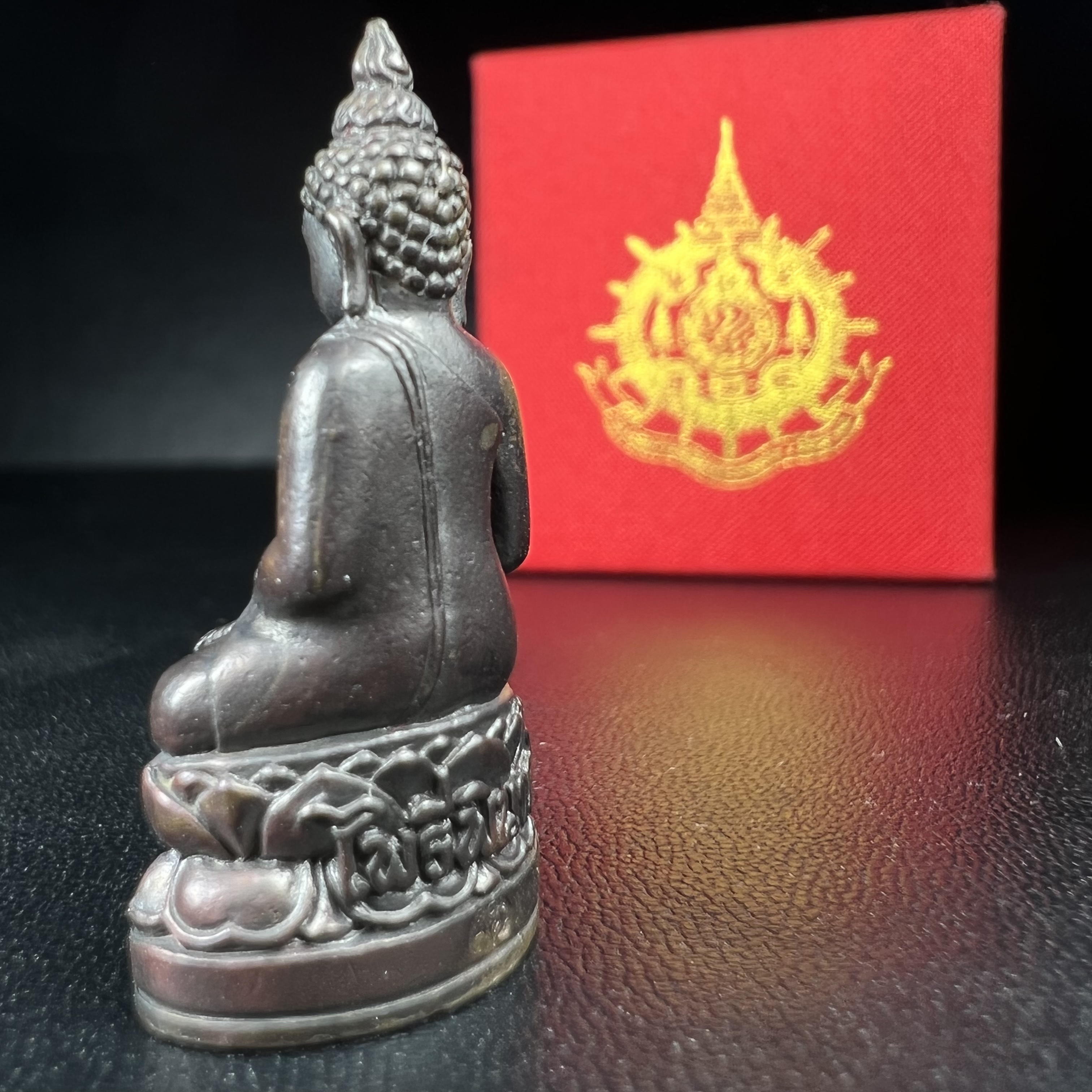 พระกริ่งไพรีพินาศ เฉลิมพระเกียรติ พระบาทสมเด็จพระเจ้าอยู่หัวรัชกาลที่9 พระชนมพรรษา 6 รอบ ปี2542 เนื้อนวโลหะผสมทองคำ(บรรจุเหล็กไหล)ดีนอก-ดีใน