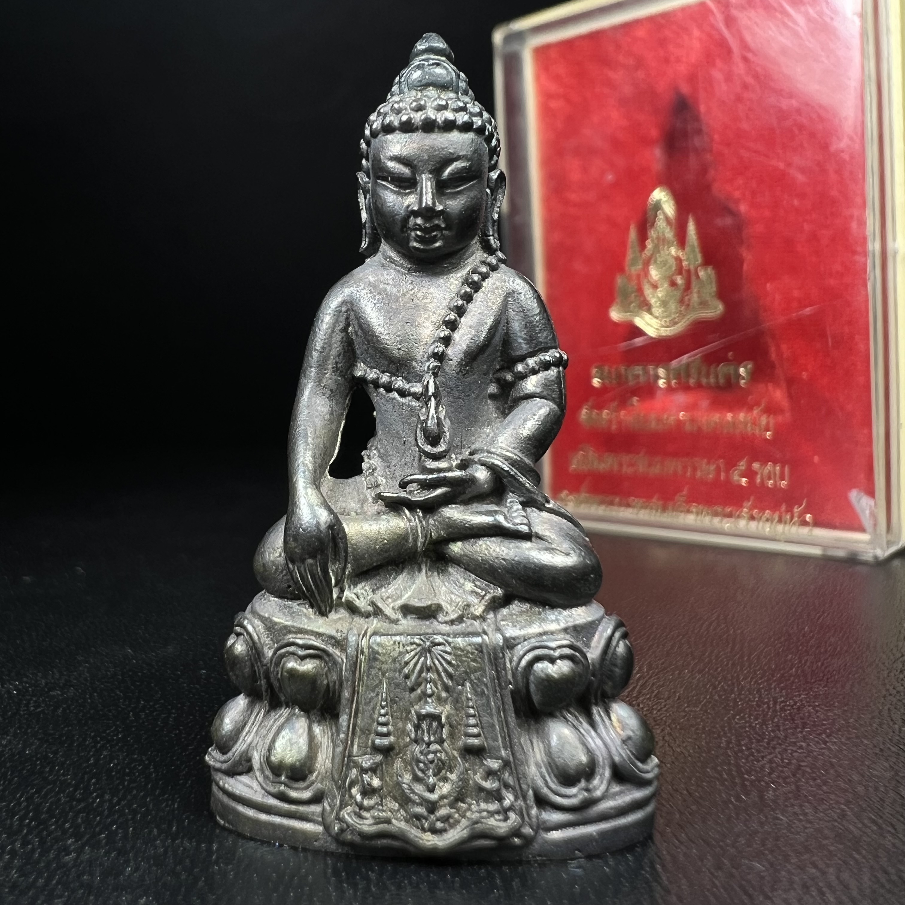 พระกริ่งปรมาภรณ์พุทธปัญญา(พระกริ่งศรีนคร 2) จัดสร้างเนื่องในมหามงคลสมัยเฉลิมพระชมน์พรรษา 5 รอบ องค์พระบาทสมเด็จพระเจ้าอยู่หัวรัชกาลที่9 ปี 2530 เนื้อนวโลหะ (ออกแบบโดยนายช่างเกษม มงคลเจริญ มีพระอาจารย์ไสว วัดราชนัดดา กรุงเทพ เป็นเจ้าพิธีครั้งสุดท้าย)