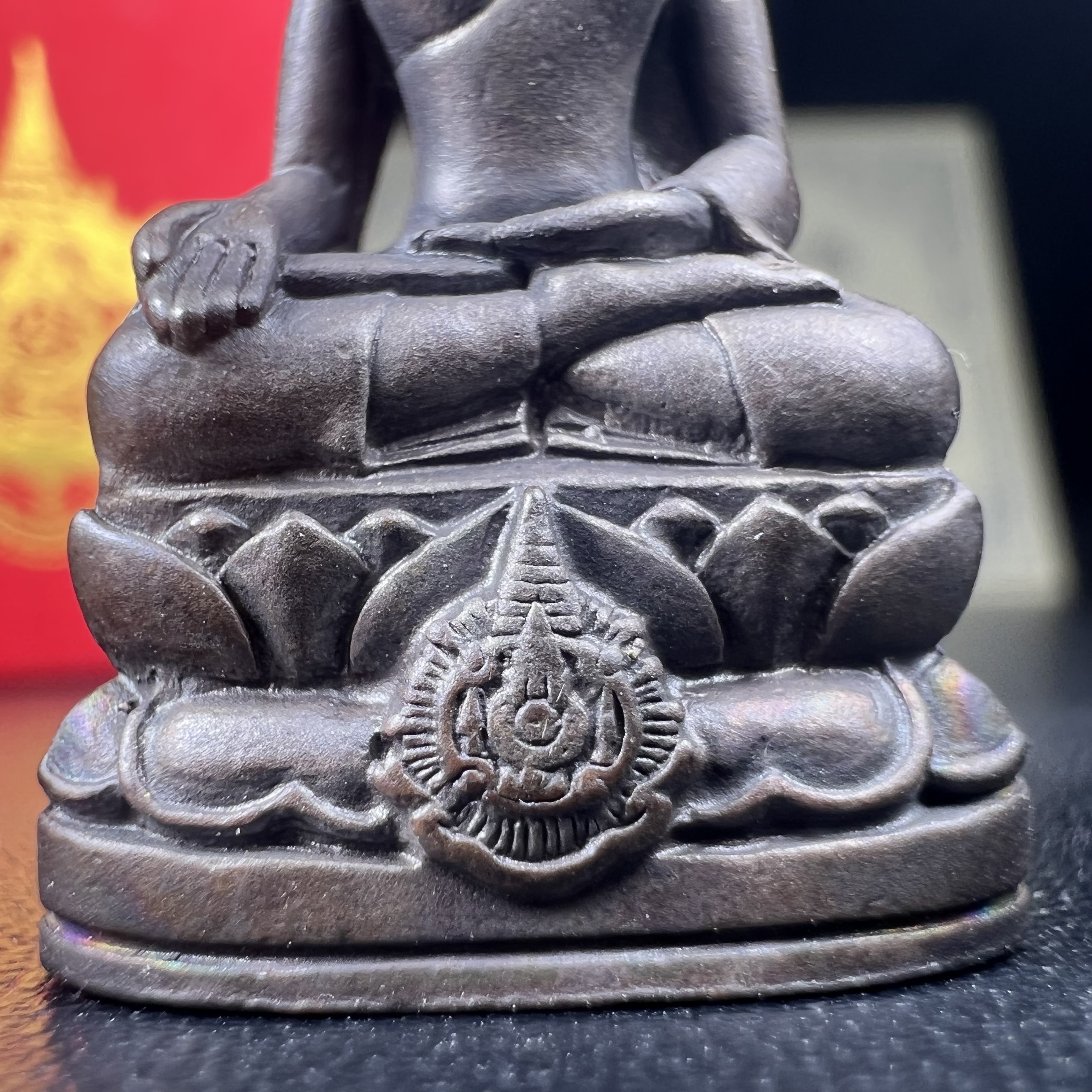 พระกริ่งไพรีพินาศ เฉลิมพระเกียรติ พระบาทสมเด็จพระเจ้าอยู่หัวรัชกาลที่9 พระชนมพรรษา 6 รอบ ปี2542 เนื้อนวโลหะผสมทองคำ(บรรจุเหล็กไหล)ดีนอก-ดีใน***องค์นี้สภาพสวยครบสมบูรณ์ มาพร้อมกล่องเดิมและใบรับรองจากผู้จัดสร้างแบบนี้หายากมาก***