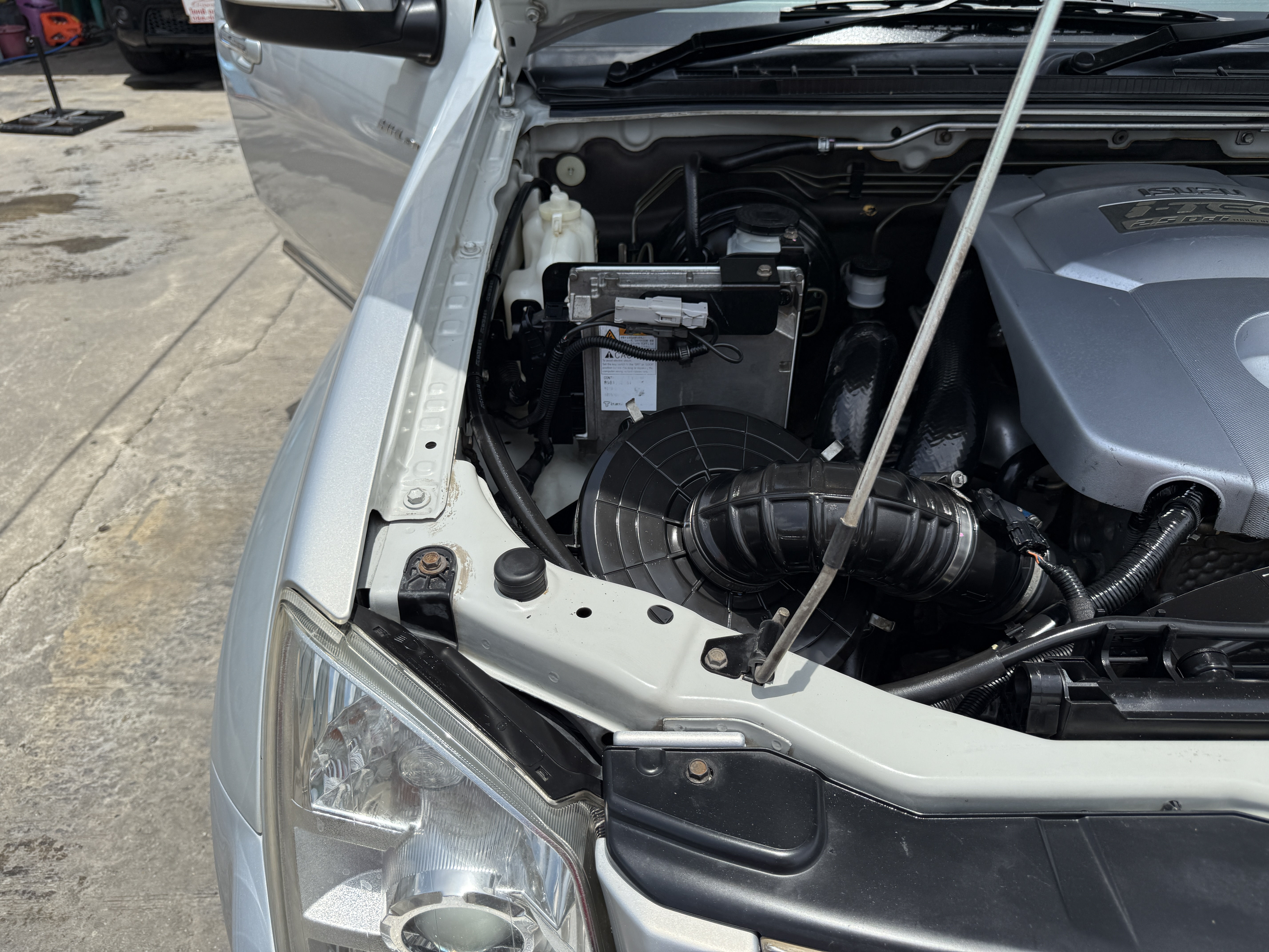 Isuzu Dmax 4ประตู Hilander 2.5 Abs 2011 เงิน