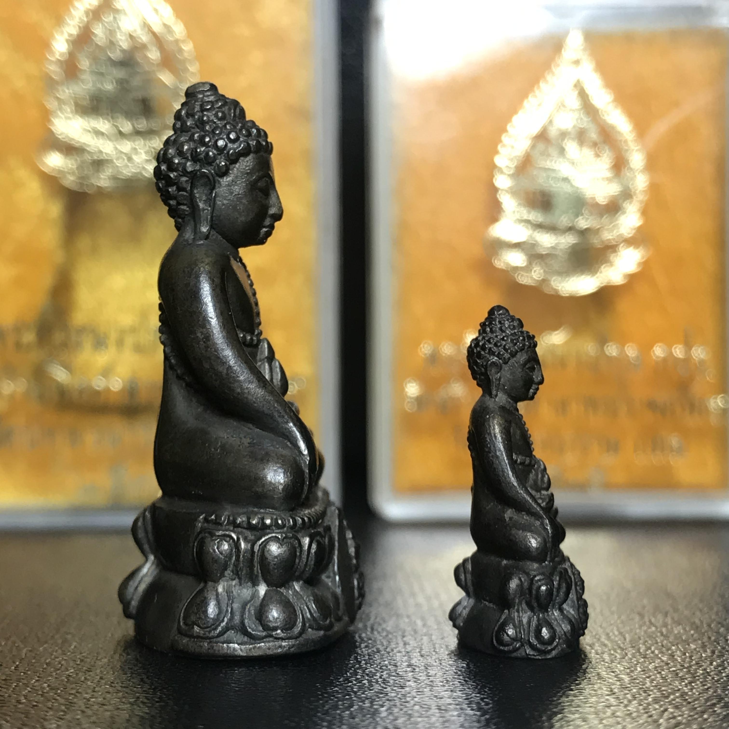 พระกริ่งนวปทุม ภปร.-พระชัยวัฒน์นวปทุม ภปร วัดปทุมวนาราม เนื้อนวโลหะ ปี2535(ในหลวงรัชกาลที่9เสด็จเททอง)(1ใน3000องค์)หายาก