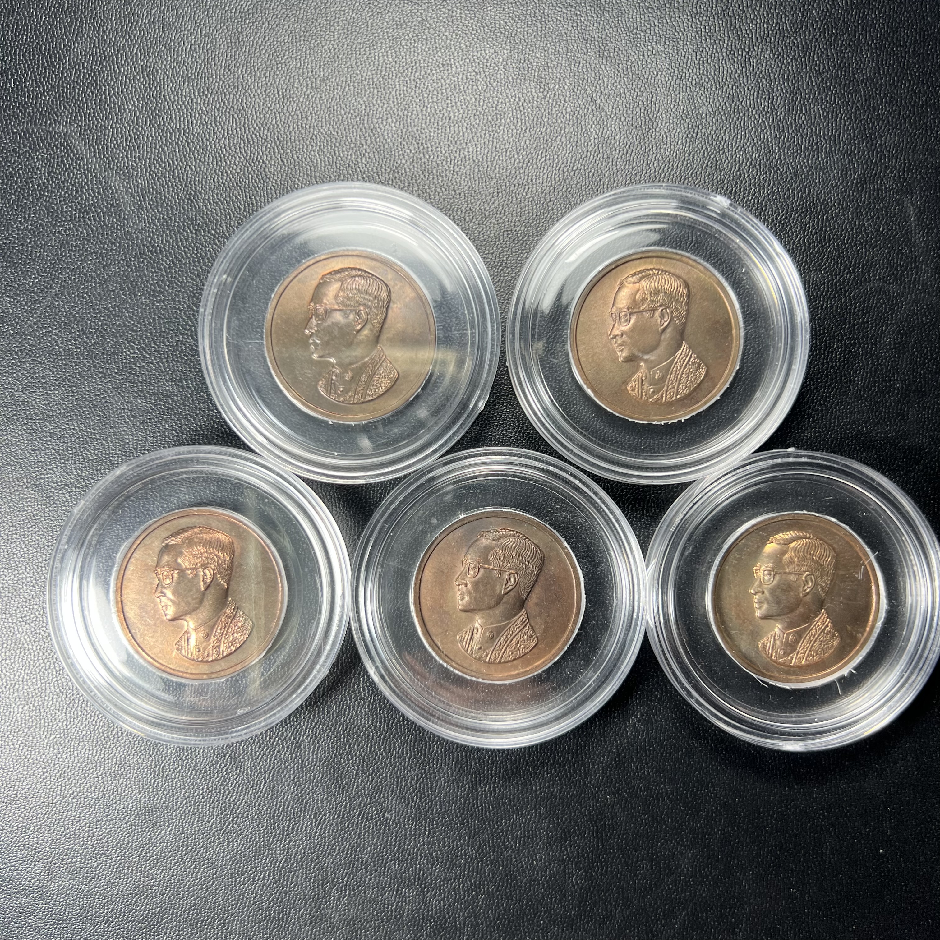 เหรียญพระบรมรูปคุ้มเกล้า รพ.ภูมิพล ปี2522 เนื้อนวโลหะ คัดสภาพสวย(ในหลวงรัชกาลที่9 ทรงจุดไฟพระฤกษ์และเททอง พิธีใหญ่)ยอดนิยม