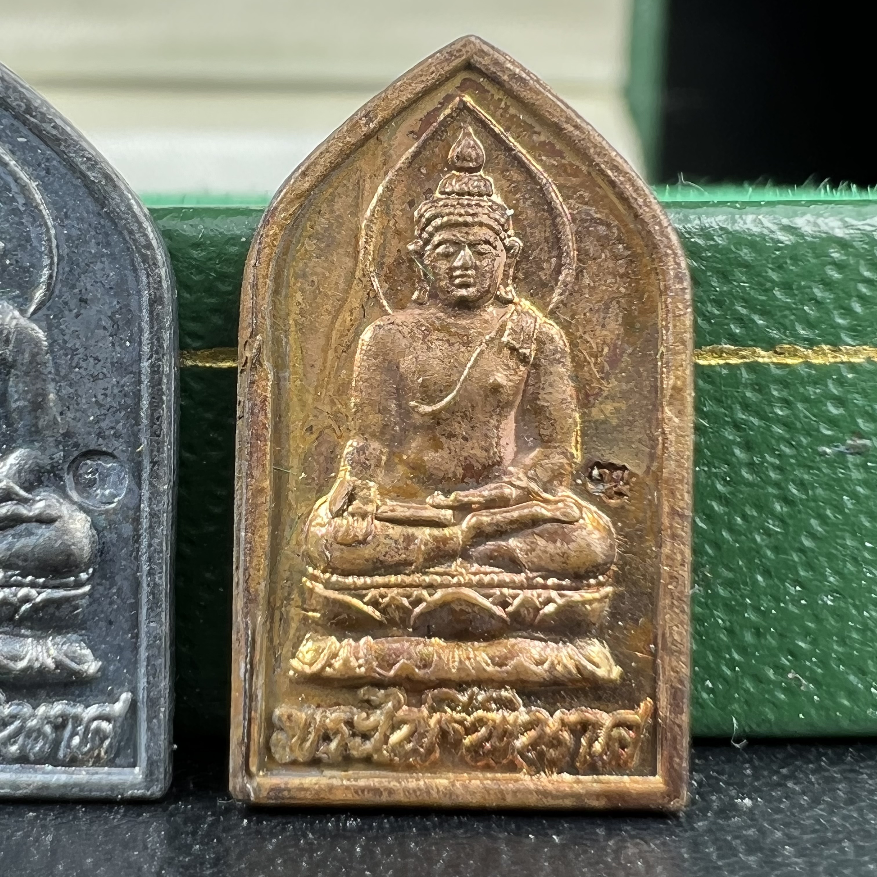 เหรียญพระไพรีพินาศ วัดบวรนิเวศราชวรวิหาร ปี2534 พิมพ์ห้าเหลี่ยม(เนื้อนวโลหะ-เนื้อเงิน-เนื้อทองแดง)(พระชุดหลักสายสมเด็จพระญาณสังวร สมเด็จพระสังฆราชองค์ที่19) (หายากสภาพสวยกล่องเดิมครบสมบูรณ์) 1ใน 700 ชุด