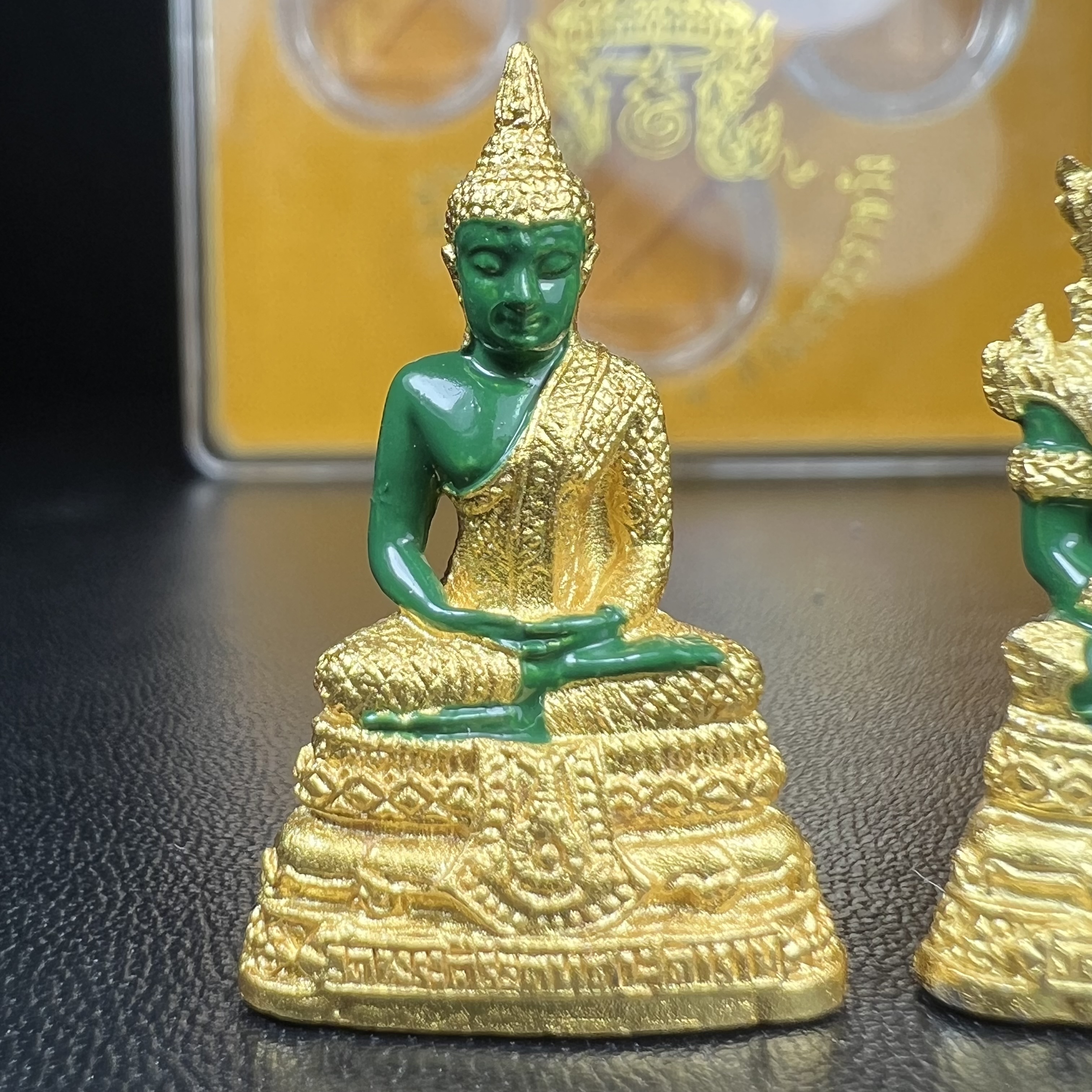 พระพุทธมหามณีรัตนปฏิมากร(พระแก้วมรกต) วัดพระศรีรัตนศาสดาราม สำนักพระราชวัง จัดสร้าง ชุด3 ฤดู ร้อน ฝน หนาว(บรรจุมวลสารใต้ฐาน)