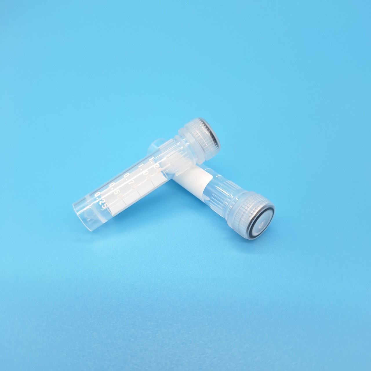 Cryotube Screw cap 2 ml ,free-standing , steriled หลอดเก็บตัวอย่างฝาเกลียว 2 มล. มีสเกล