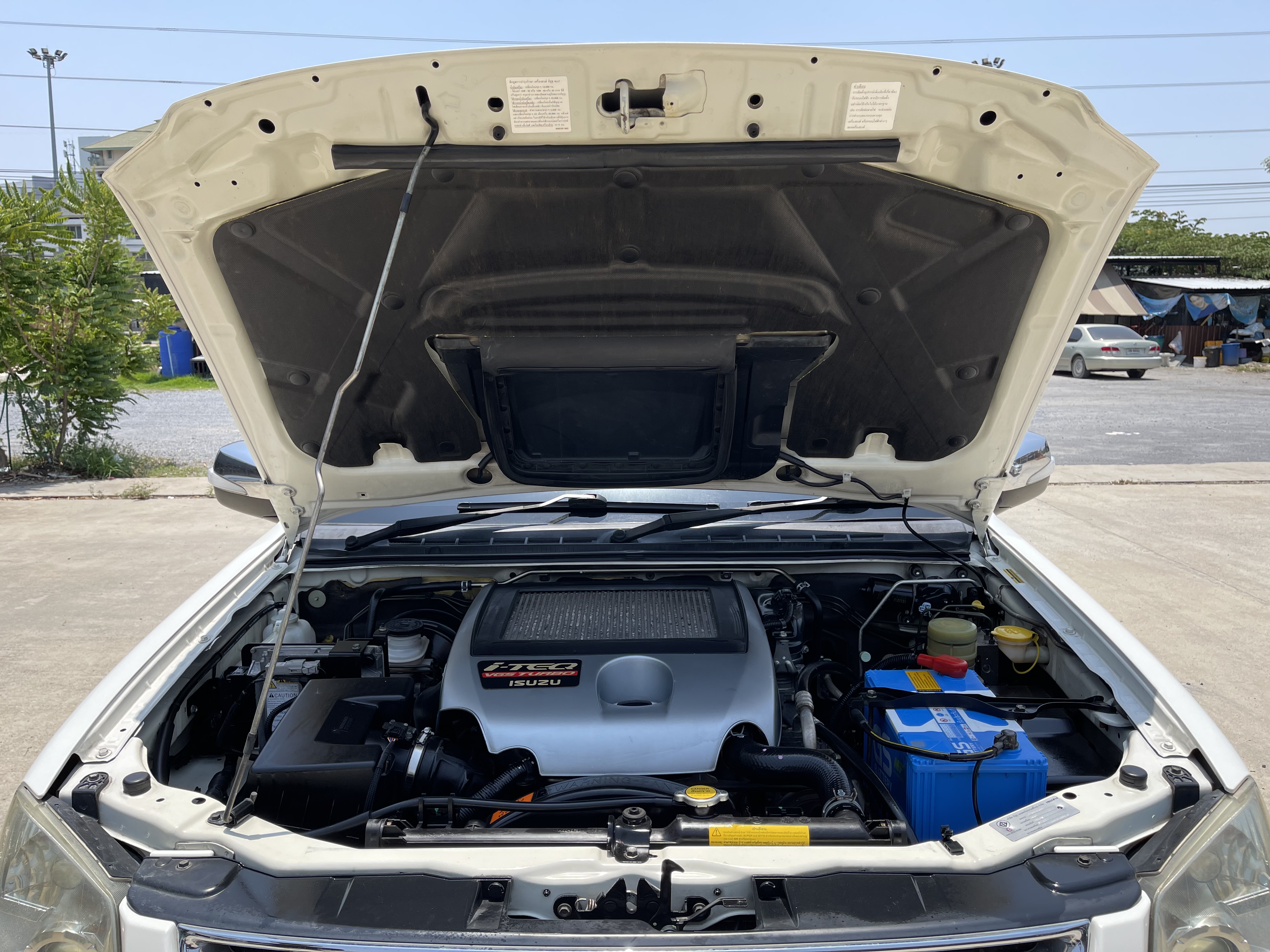 Isuzu Dmax 4ประตู Hilander 3.0 Vgs Navi 2010 ขาวมุก