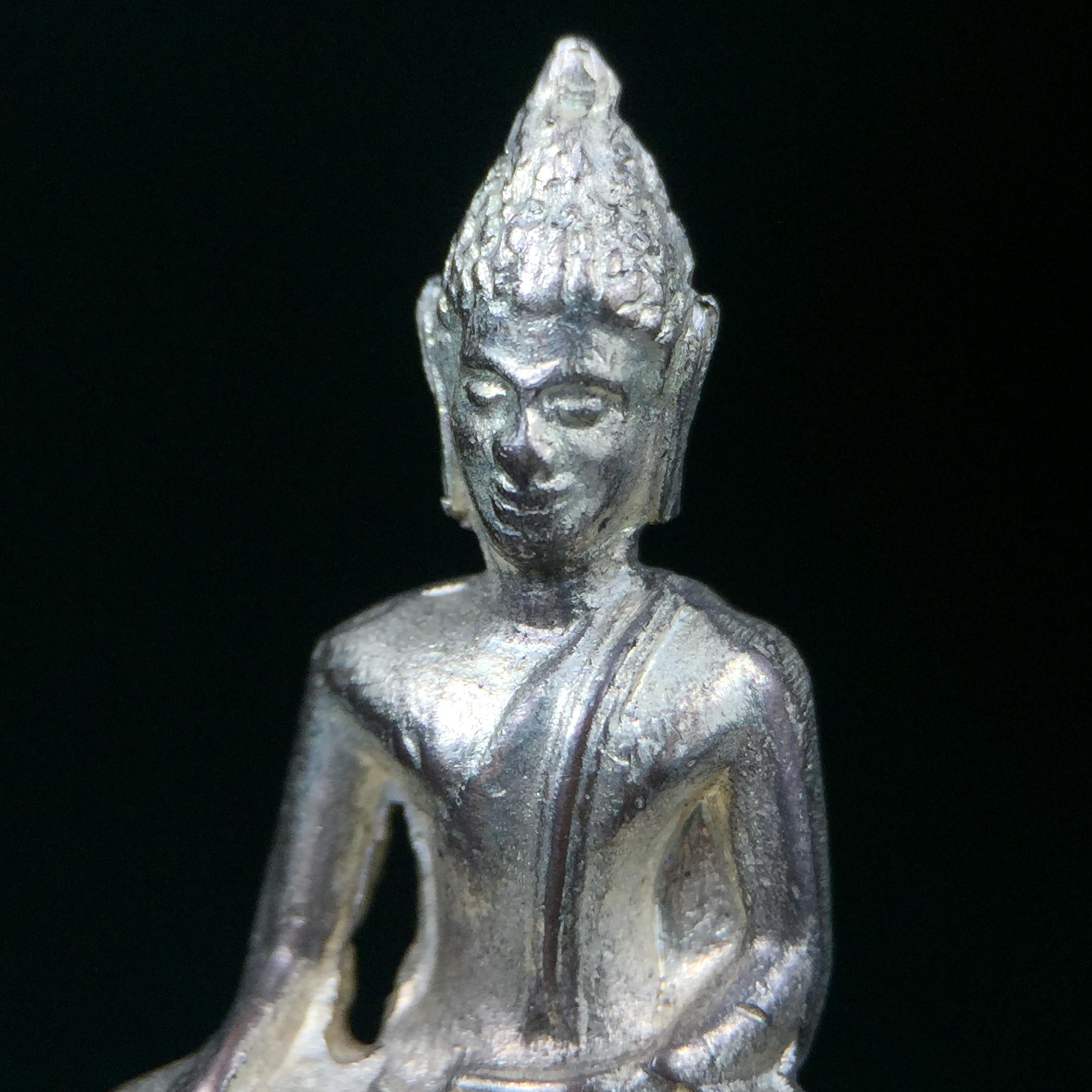 พระกริ่ง ภปร.(รุ่นแรก) วัดบวรนิเวศวิหาร พ.ศ.2508 กะไหล่เงินเดิม(กรรมการ)พิมพ์นิยม(ก้นตะไบหยาบ)สภาพคัดสวยเดิม(ในหลวงรัชกาลที่9ทรงเสด็จเททอง)พบเจอน้อยหายากมาก