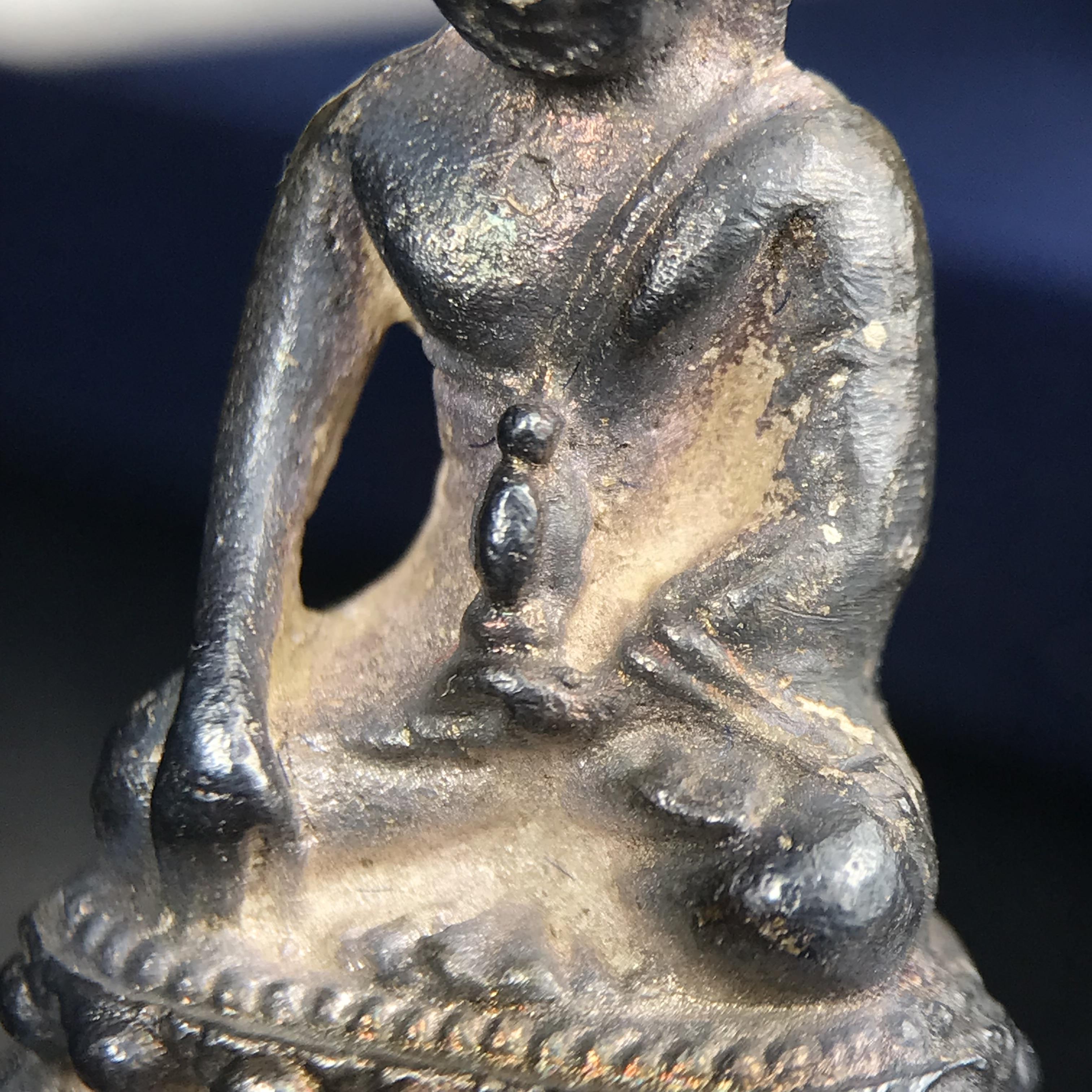 พระกริ่งศาสดา ภปร. วัดบวรนิเวศวิหาร ปี 2532 จัดสร้างในโอกาสสองทศวรรษรามาธิบดี เพื่อศูนย์การแพทย์สิริกิติ์ เนื้อเงิน(ผิวเดิมสวยงาม) (พิธีใหญ่ มวลสารมงคล สวยงามเข้มขลัง)สมเด็จพระญาณสังวร สมเด็จพระสังฆราชฯเสด็จเททอง***ตอกโค๊ตหมายเลข ๑๙๙๔***