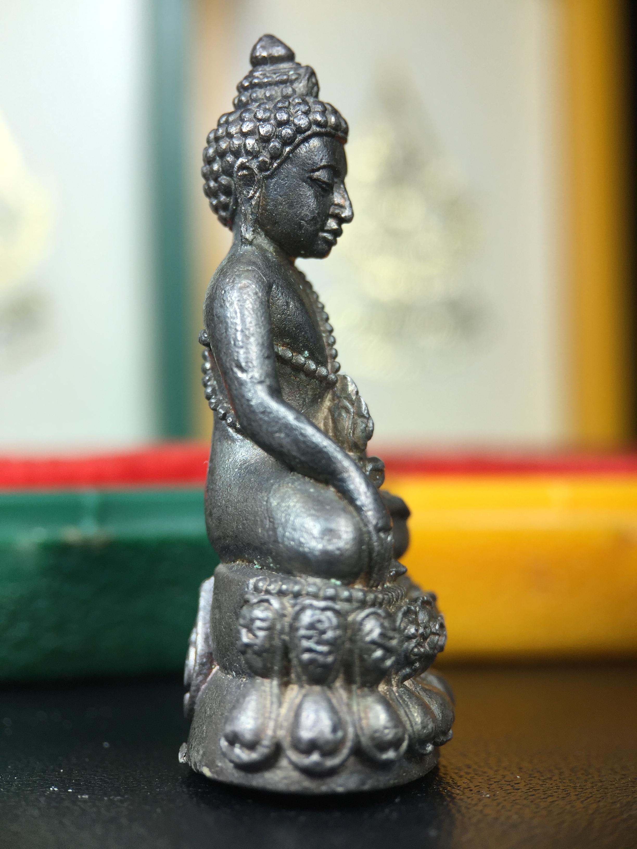 พระกริ่ง-พระชัยวัฒยน์วาสนาสมเด็จพระสังฆราช(วาสน์)วัดราชบพิธฯปี2531 เนื้อเงิน สร้างเป็นที่ระลึกในคราวที่สมเด็จพระอริยวงศาคตญาณ สมเด็จพระสังฆราช(วาสน์ วาสโน)มีพระชนมายุครบ90พรรษา(ในหลวง ร.9 เสด็จในพิธี)งานแกะแม่พิมพ์โดย นายช่างเกษม มงคลเจริญ)หายาก