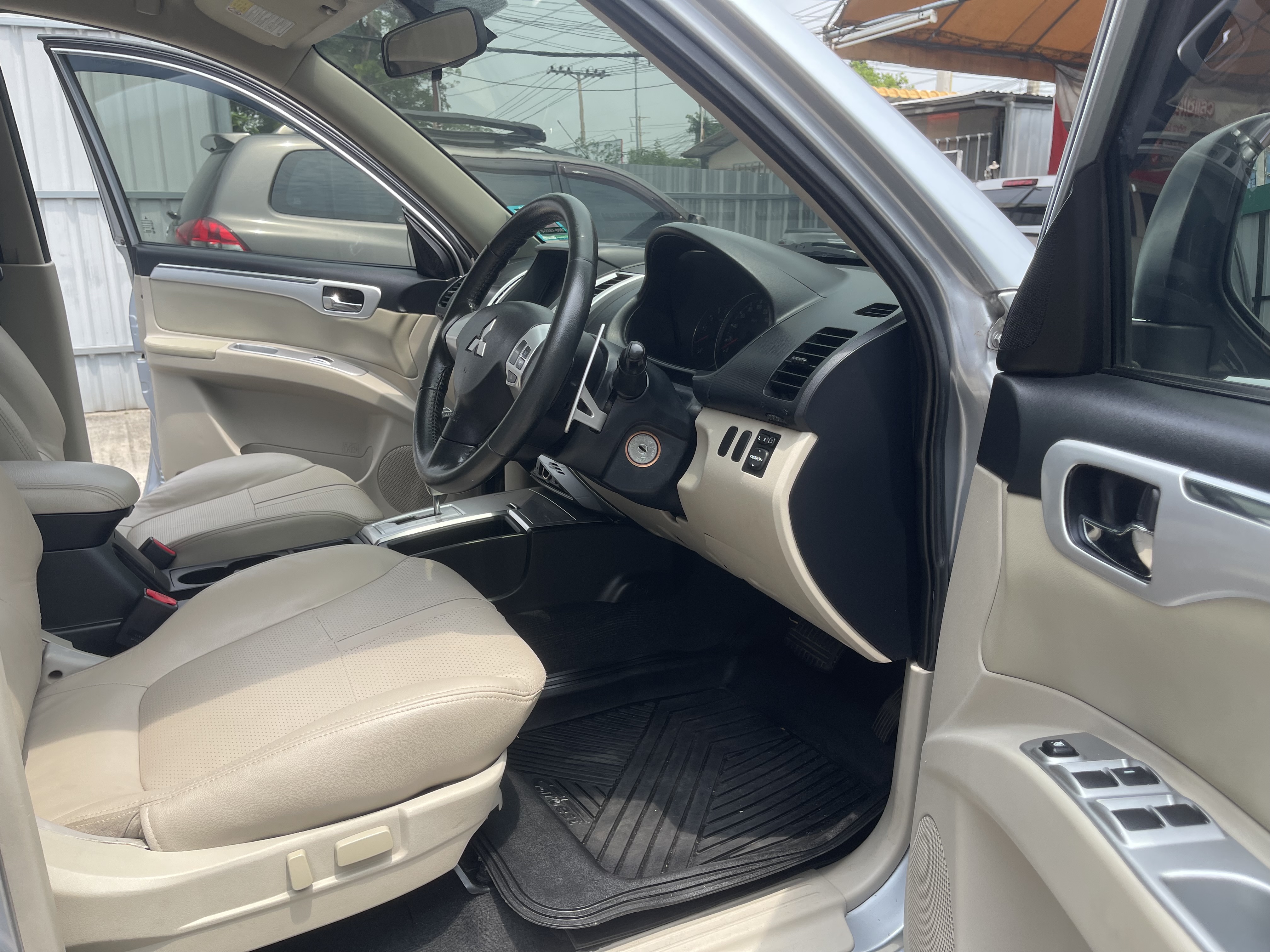 Mitsubishi Pajero Sport 2.5 GT 2WD At 2012 เงิน