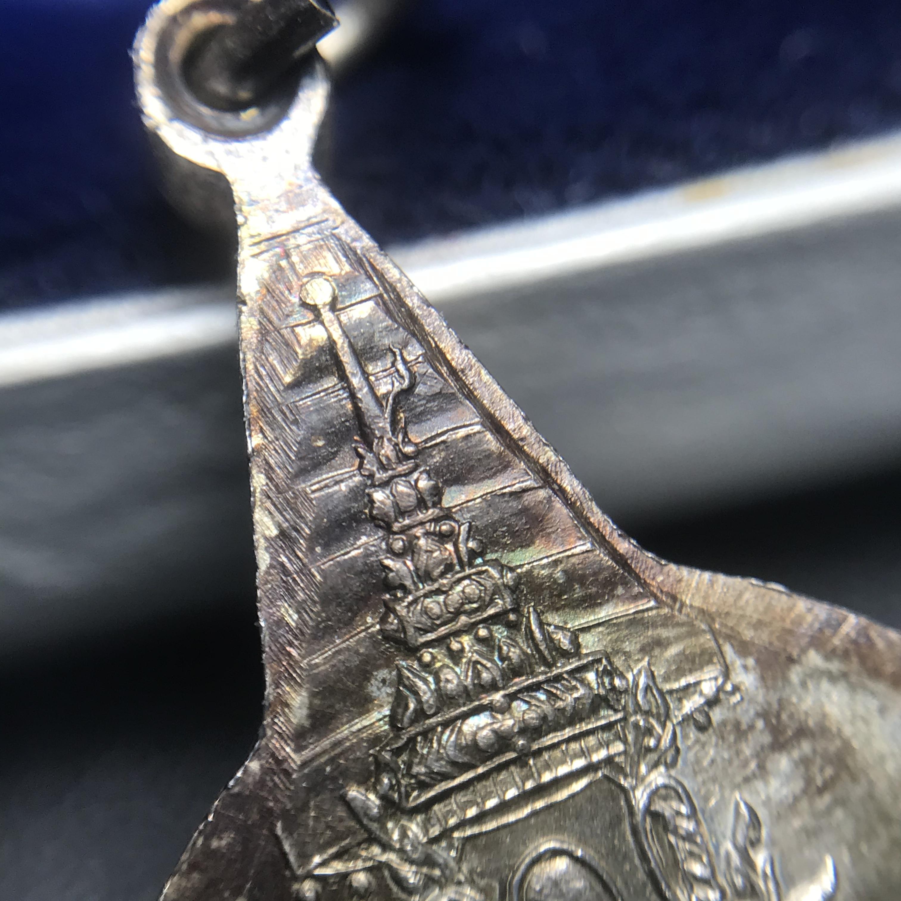 เหรียญพระชัยหลังช้าง หลัง สก. ปี 2535 เนื้อเงินพร้อมกล่องบรรจุเดิม พิธีใหญ่ สภาพสวยผิวเดิมๆ หายากมาก