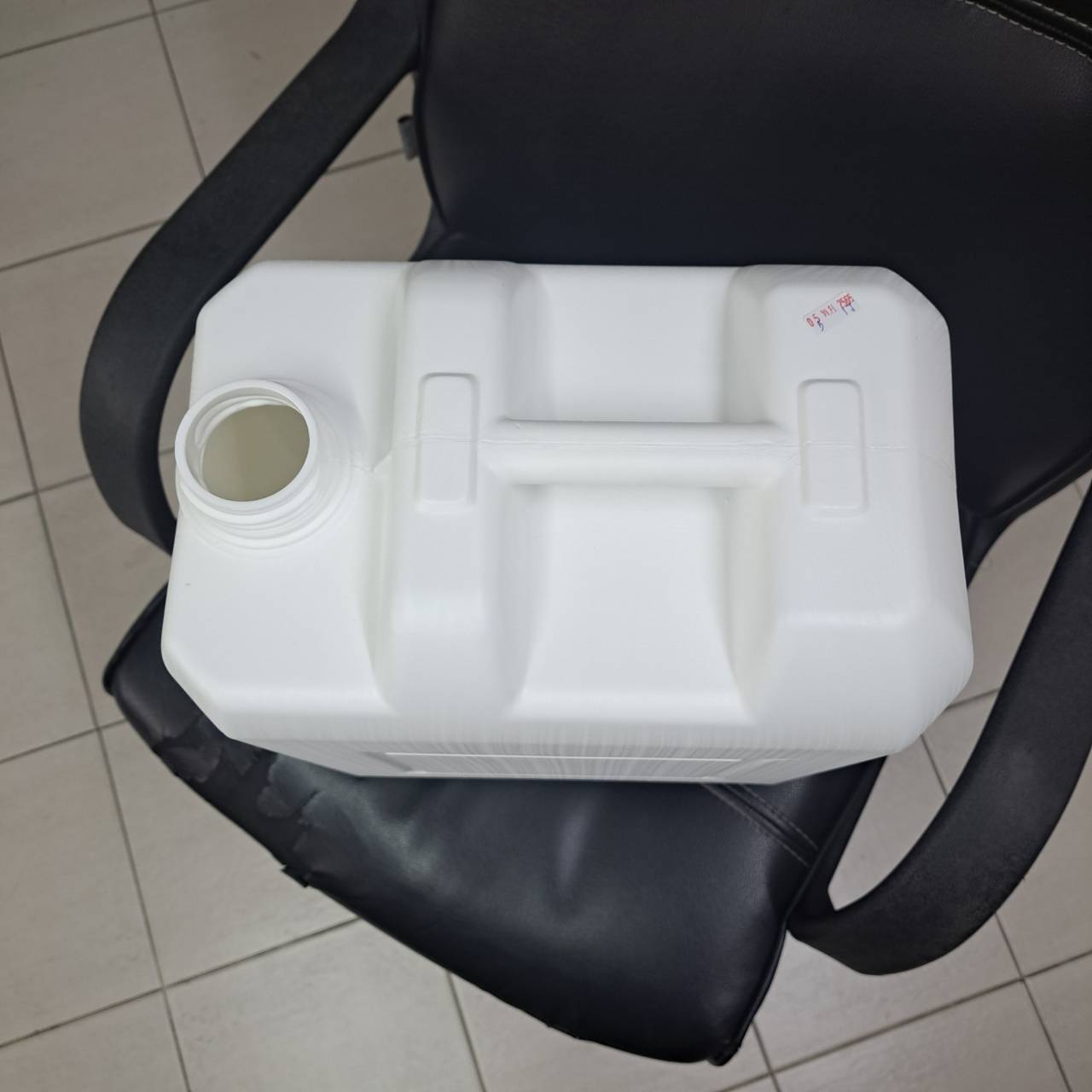 แกลลอน 20 ลิตร AD6 ขาวนม